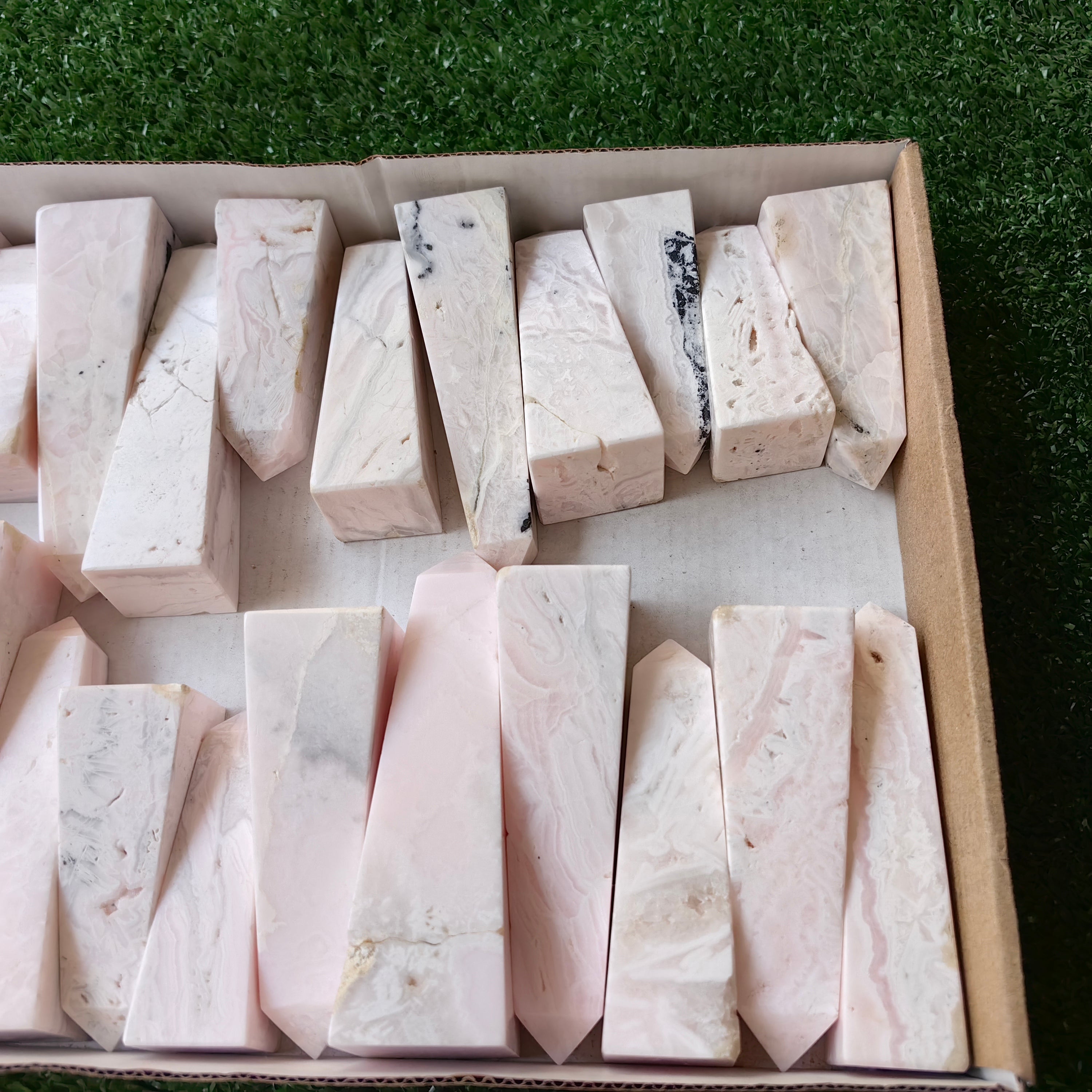 24 pc mangano calcite towers
