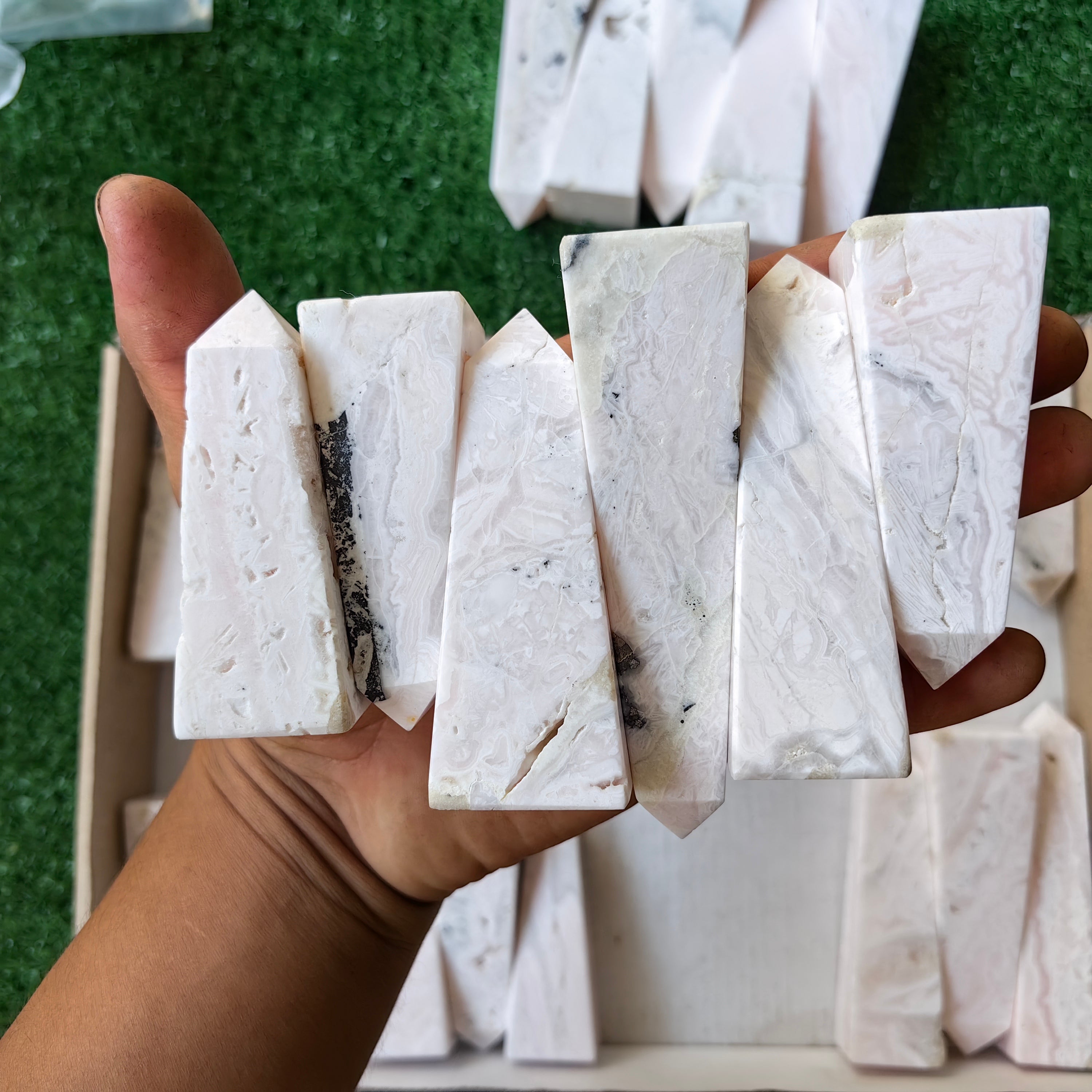 24 pc mangano calcite towers