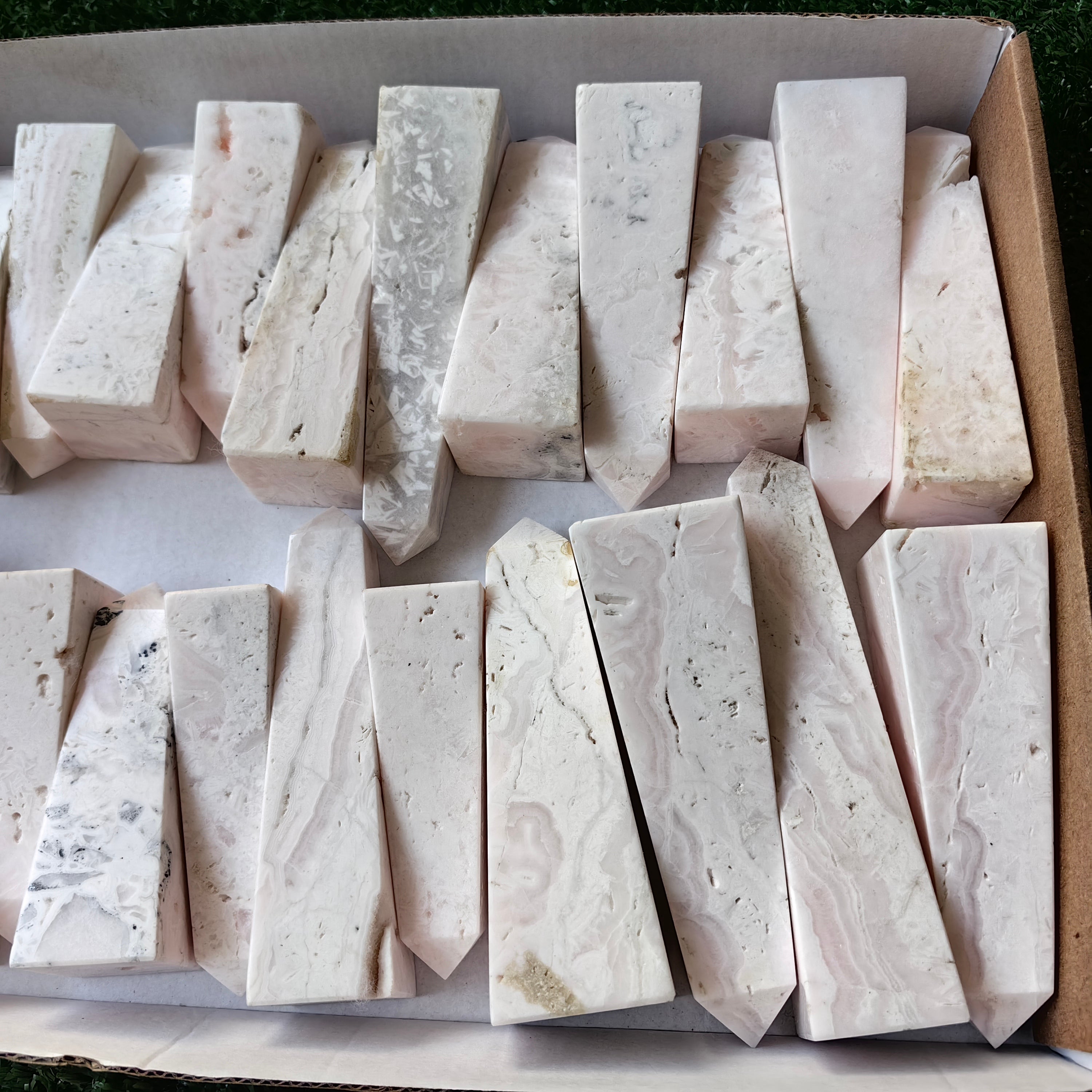 24 pc mangano calcite towers