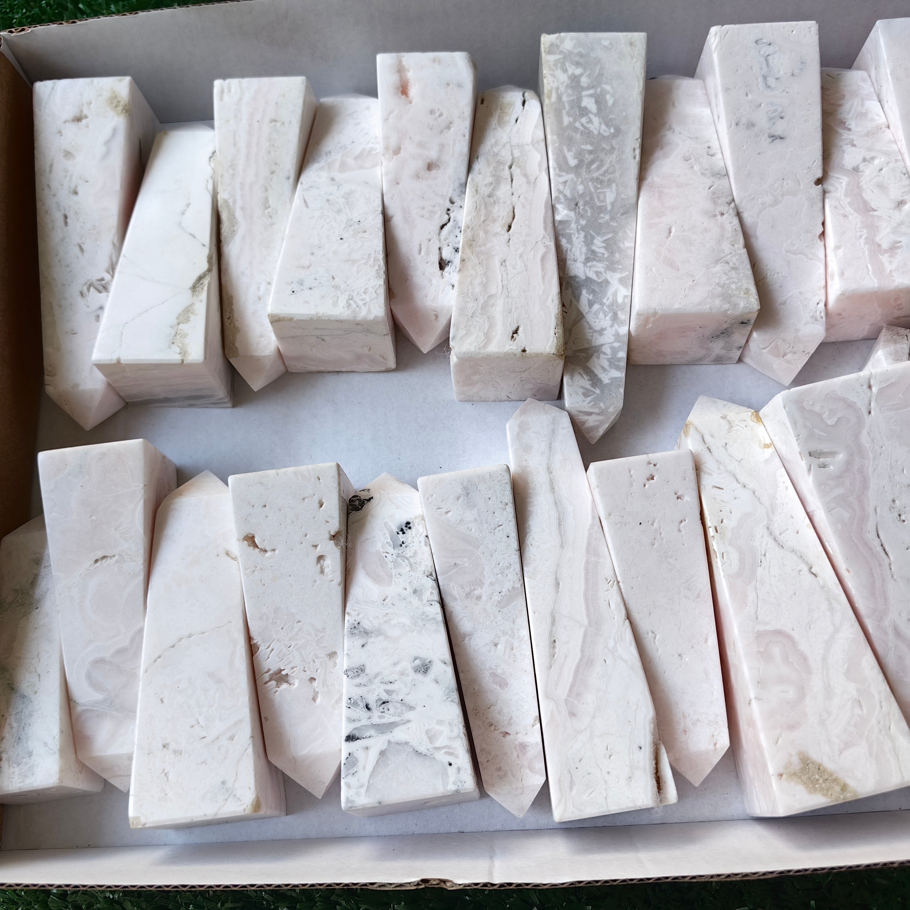 24 pc mangano calcite towers