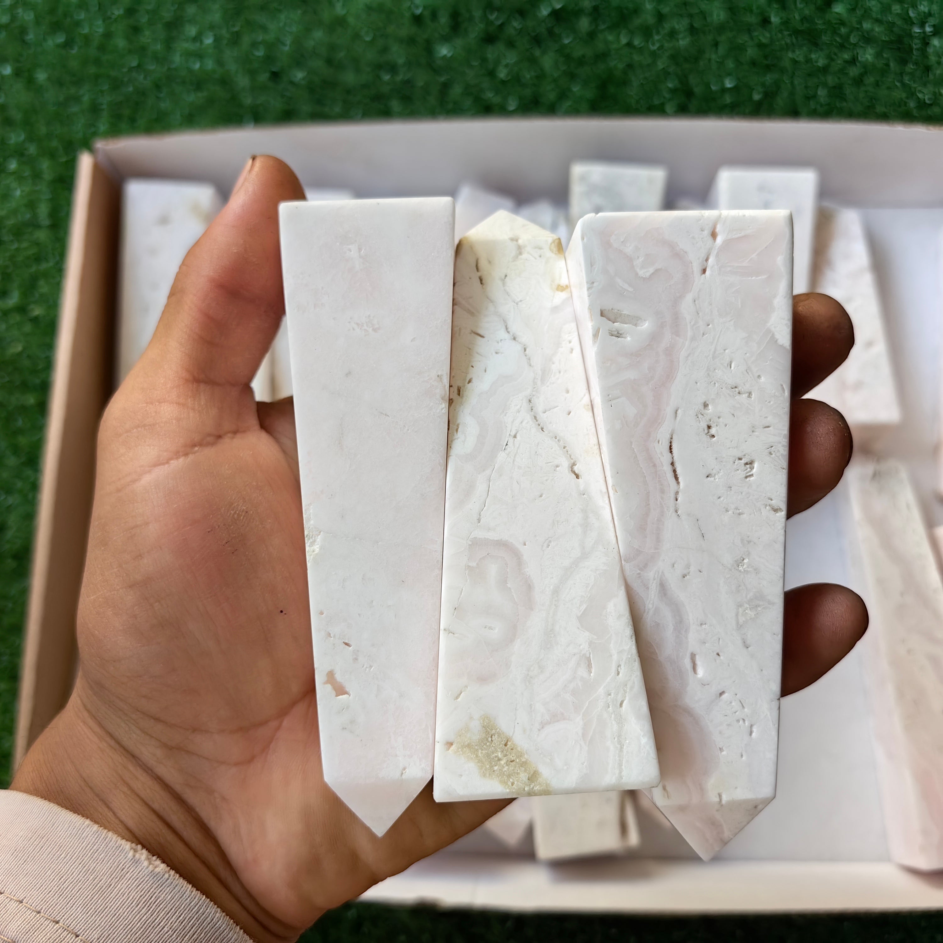 24 pc mangano calcite towers