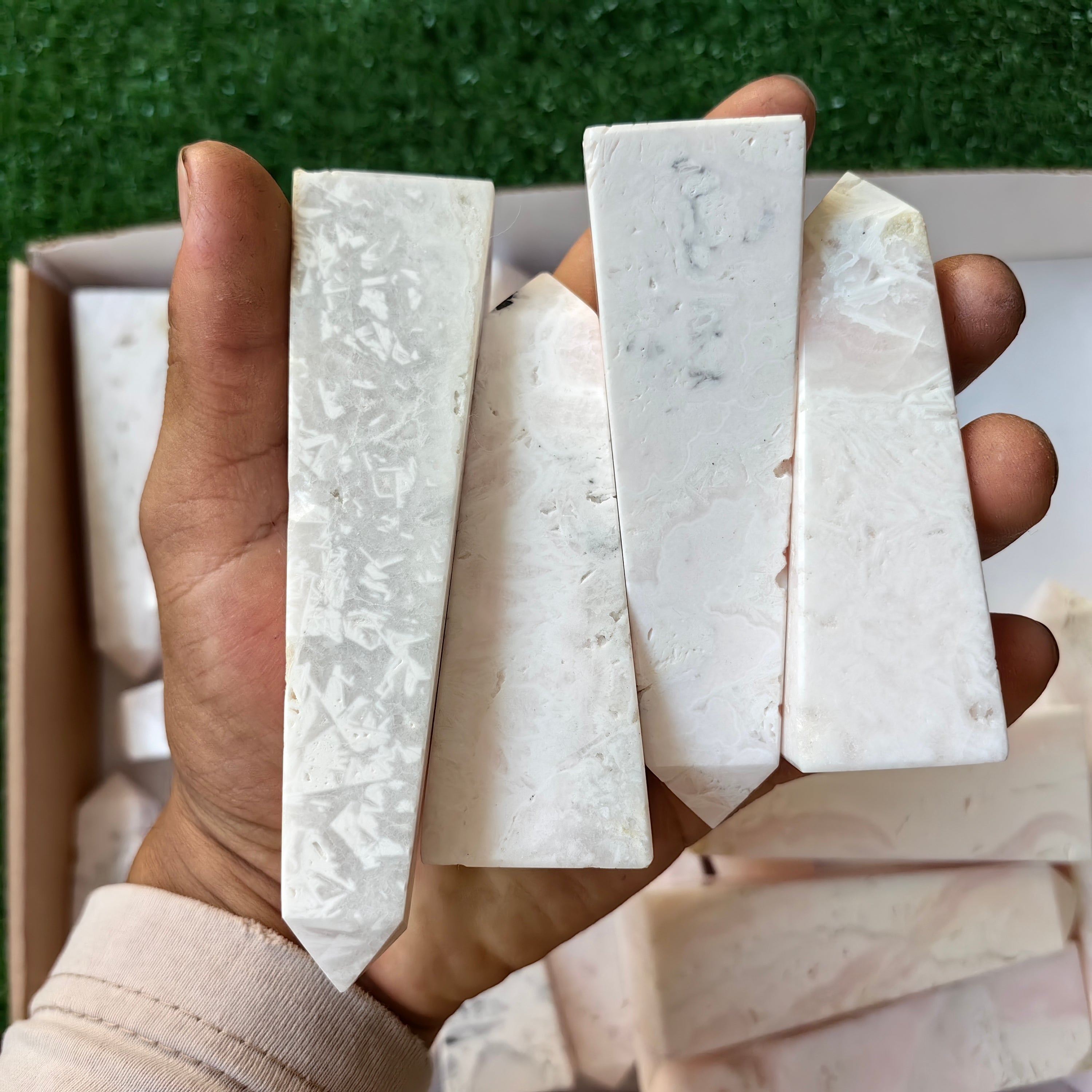 24 pc mangano calcite towers