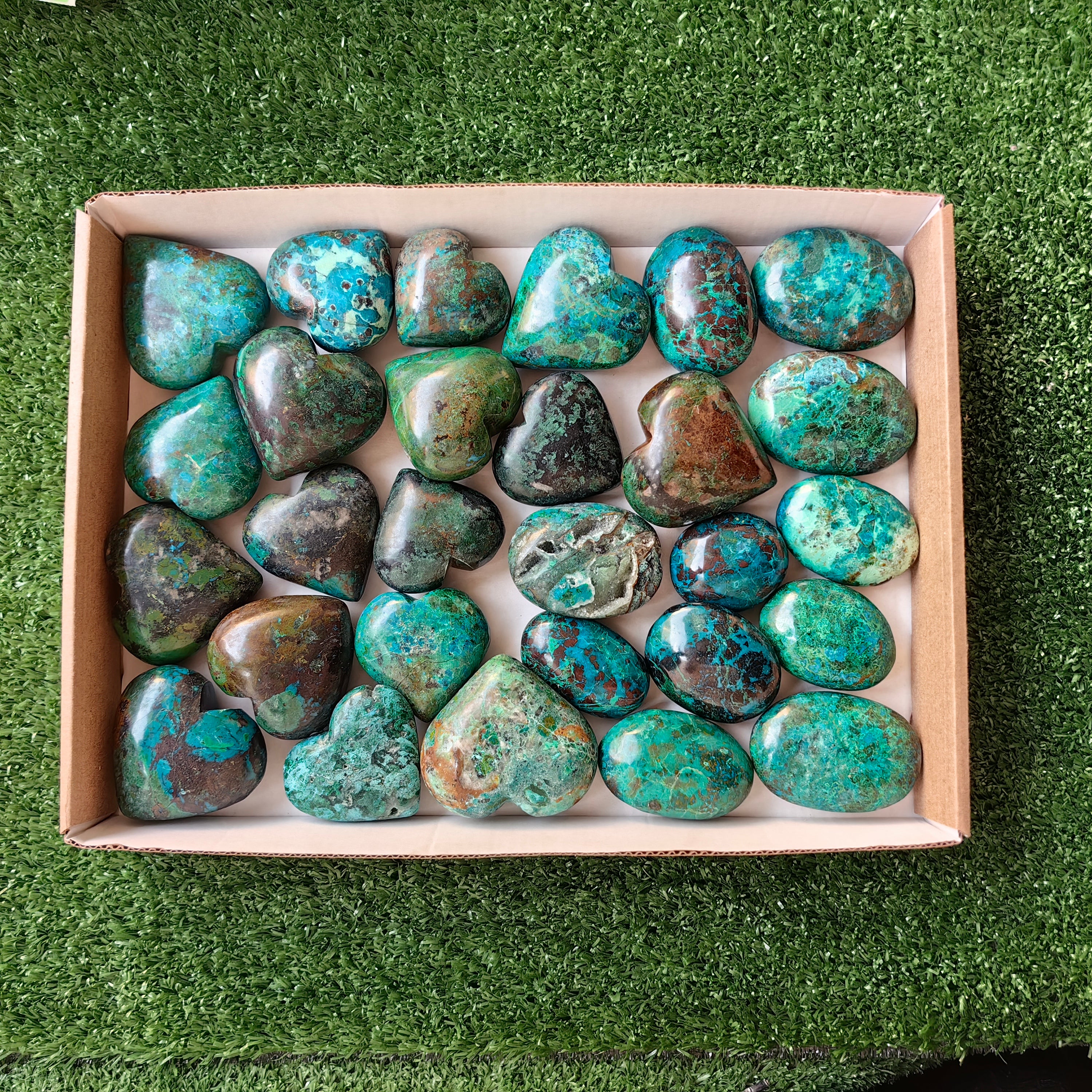 18 pc chrysocolla hearts & palms