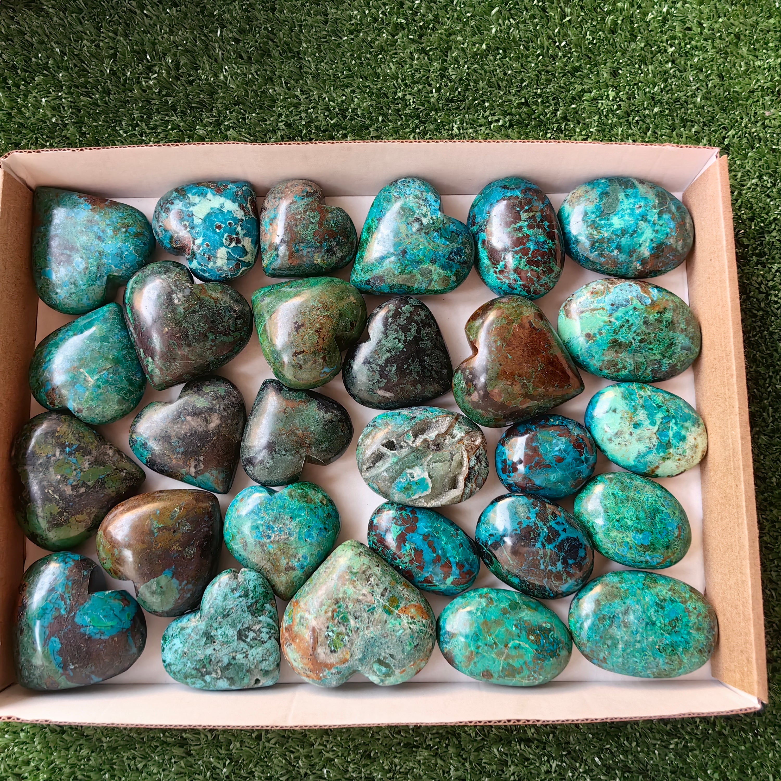 18 pc chrysocolla hearts & palms