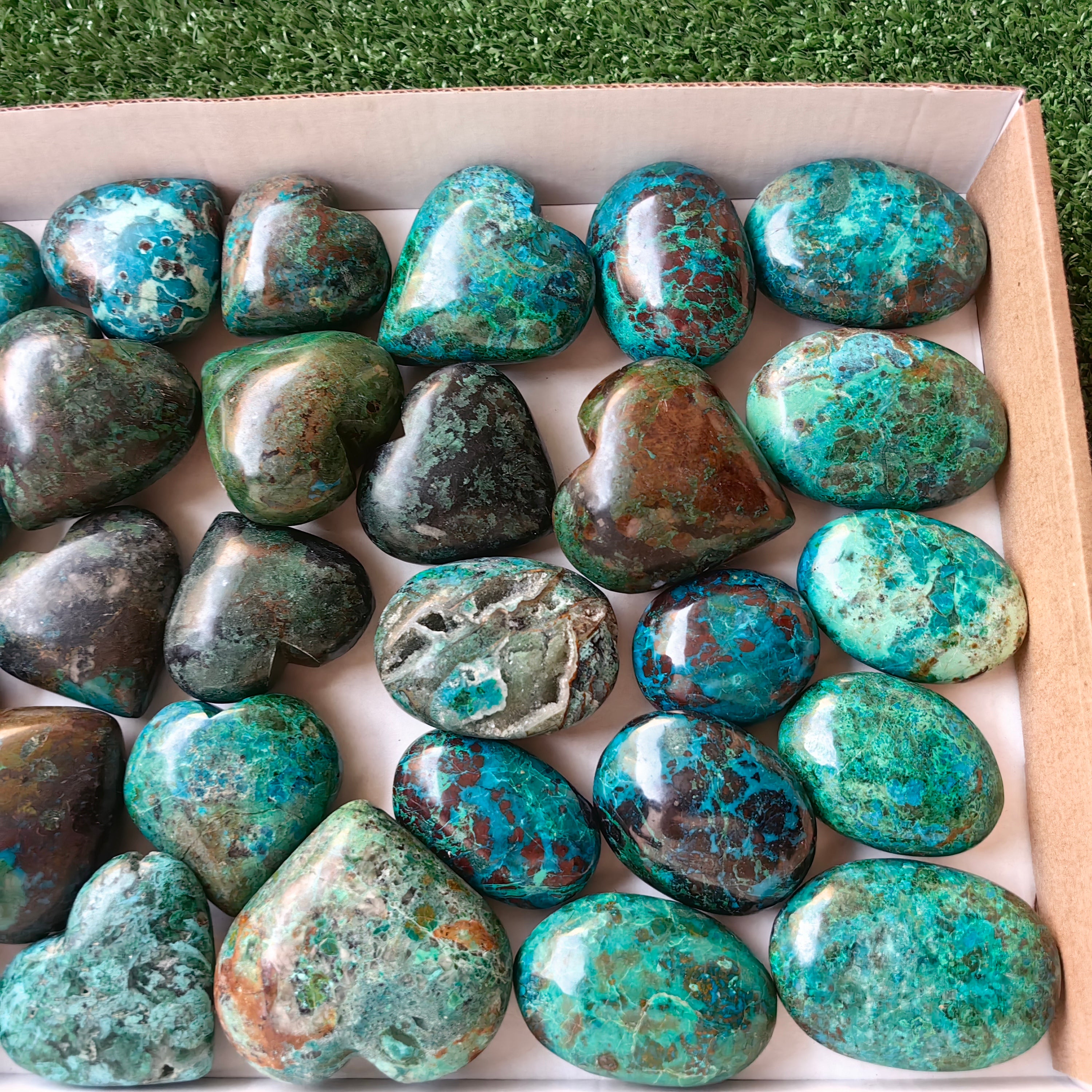 18 pc chrysocolla hearts & palms