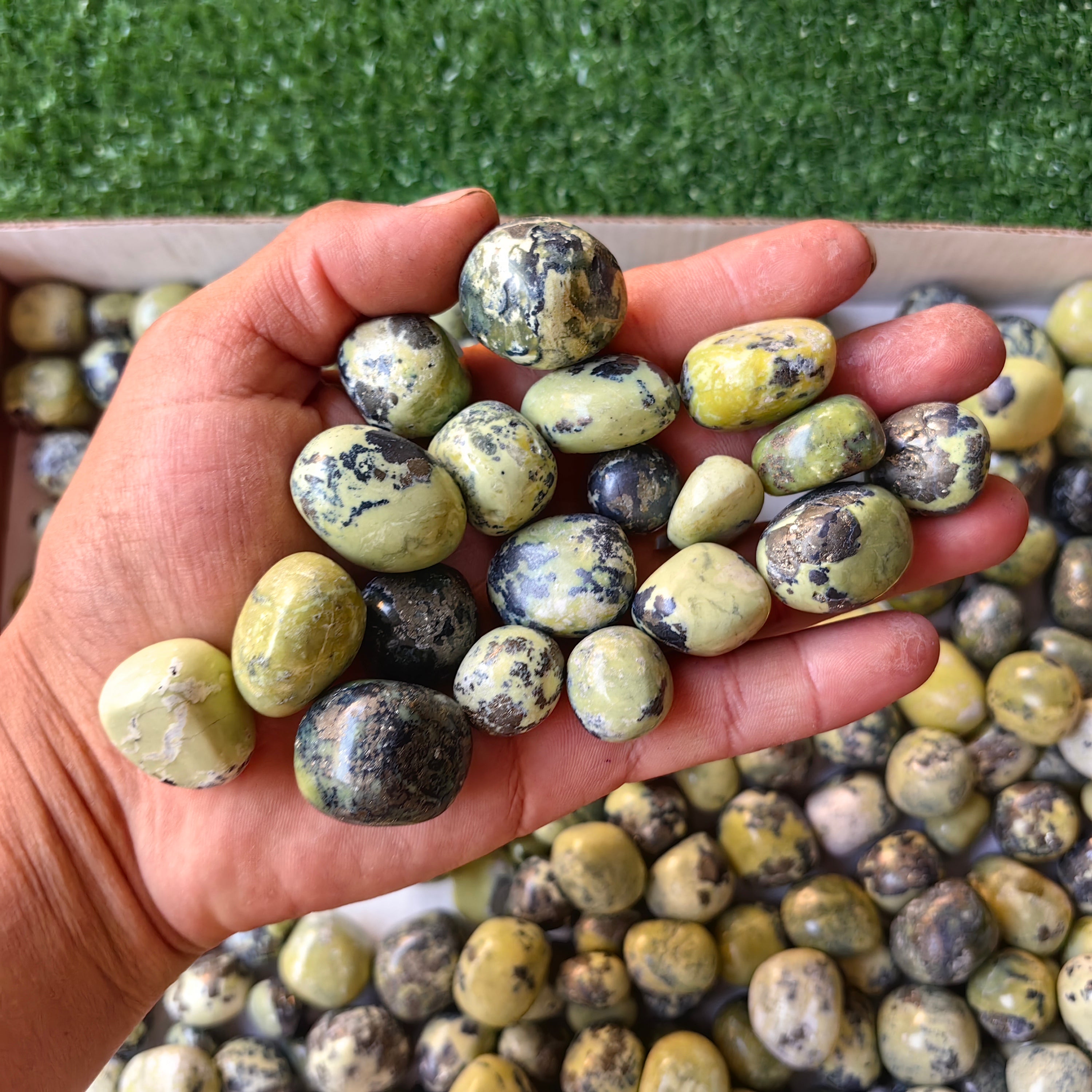 2 kg tumbled green serpentine