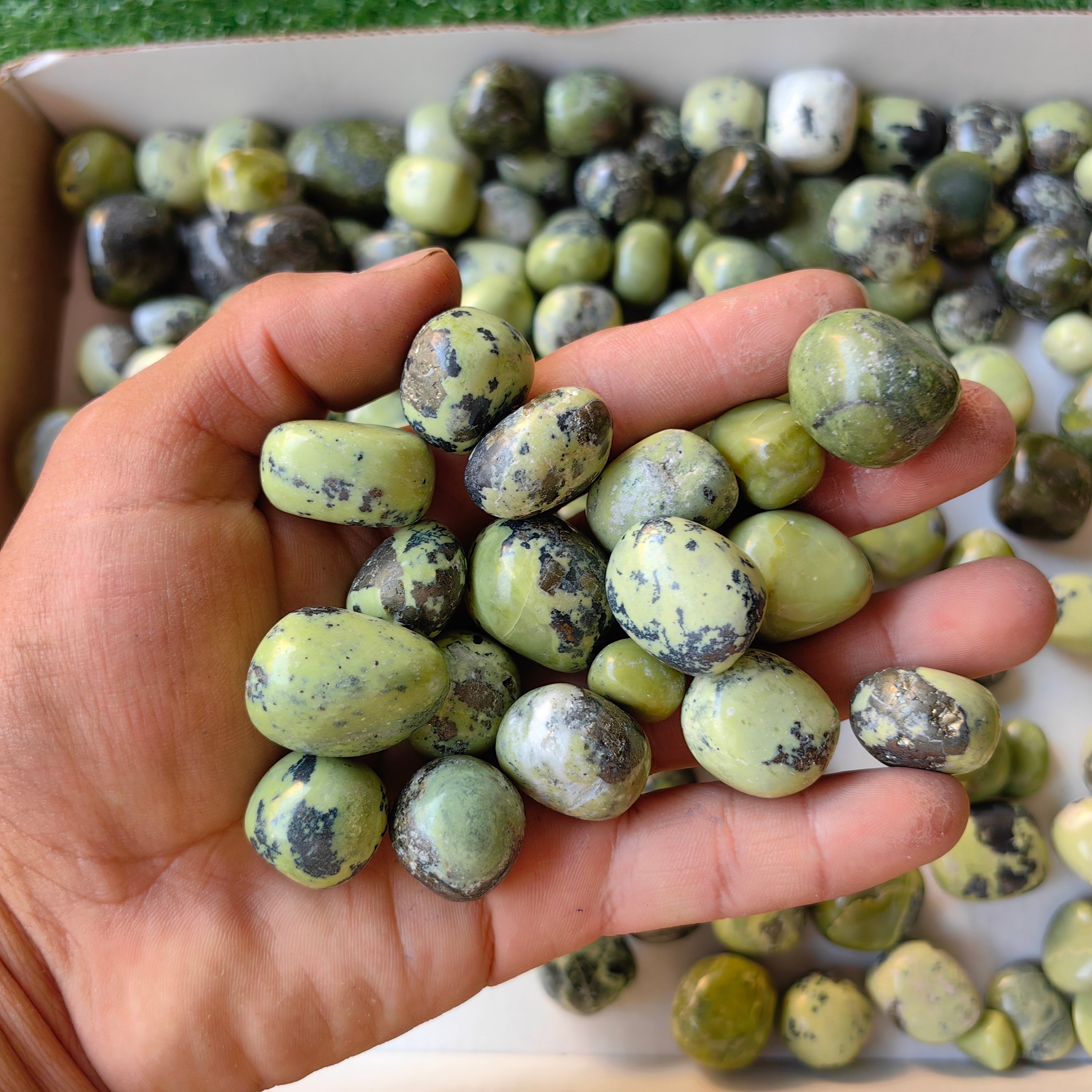 2 kg tumbled green serpentine