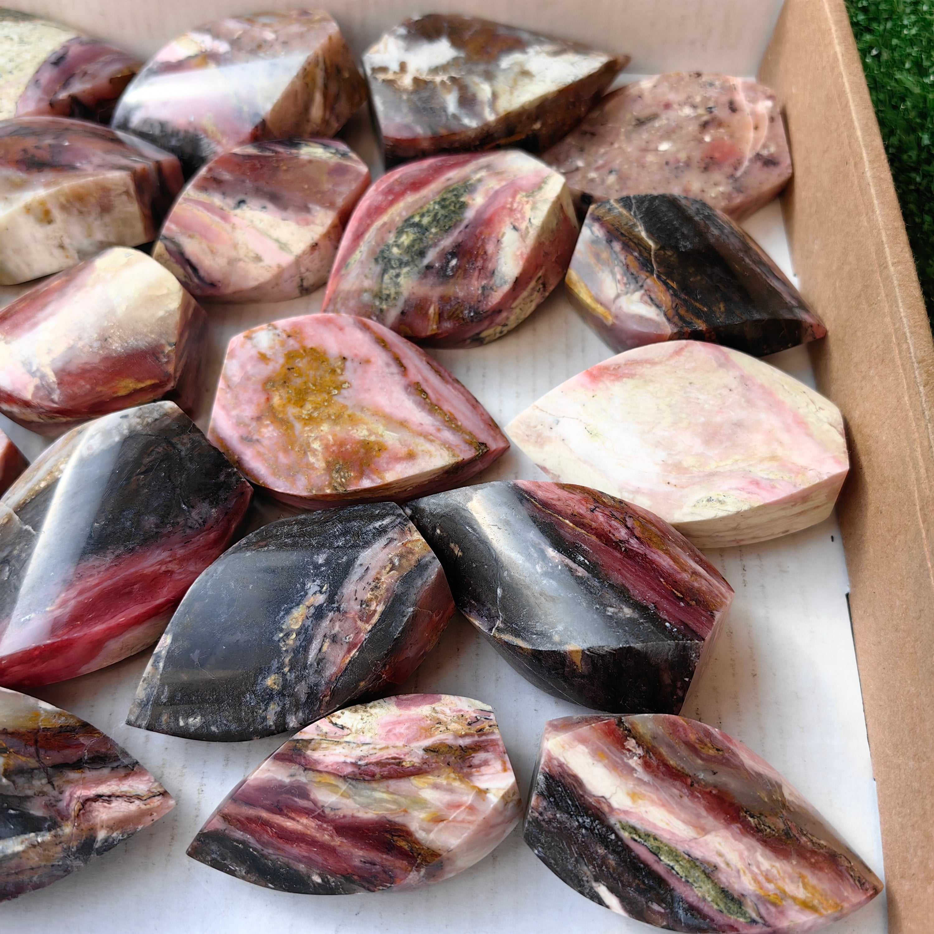 26 pc strawberry pink opal flames