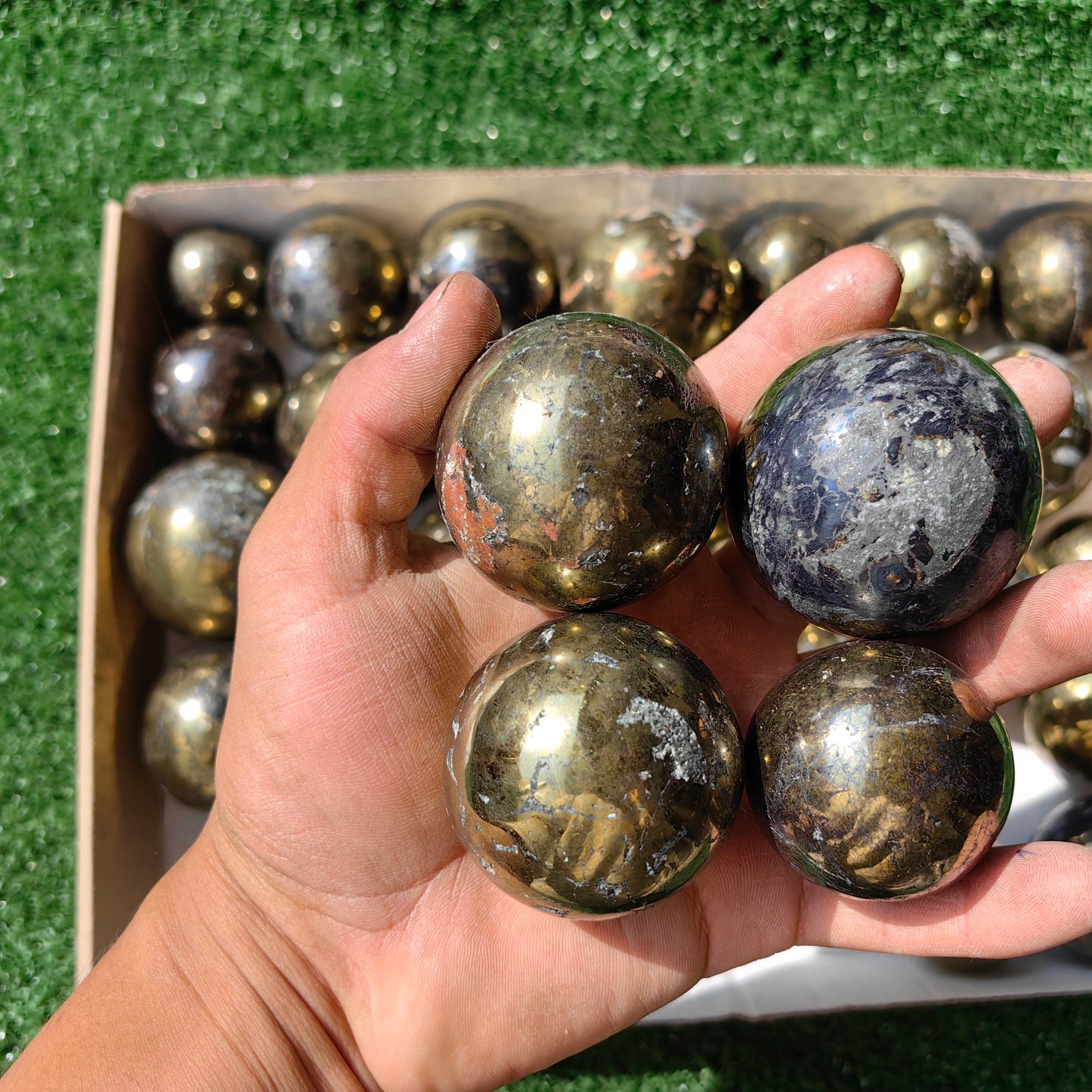 32 pc chalcopyrite with covellite spheres
