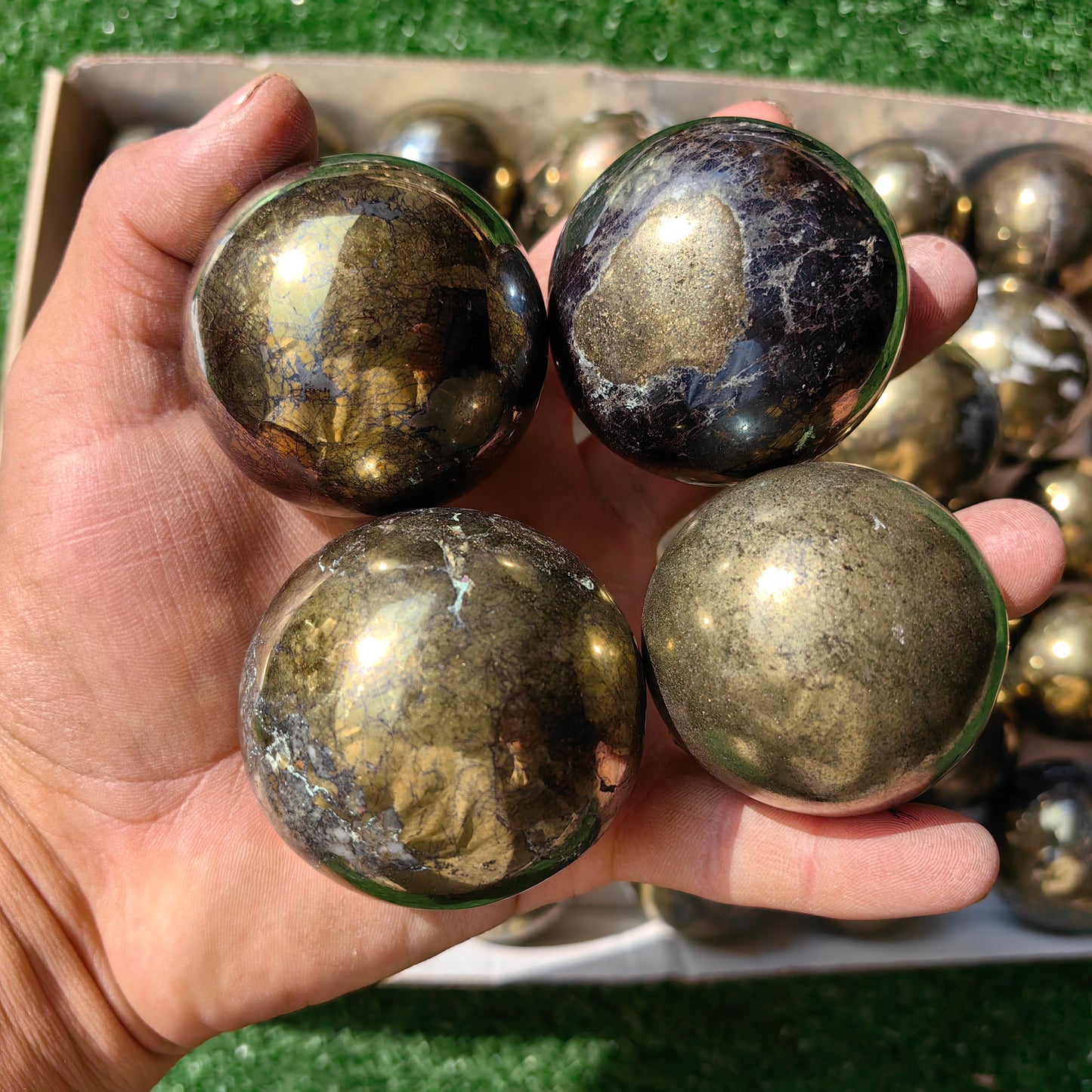 32 pc chalcopyrite with covellite spheres
