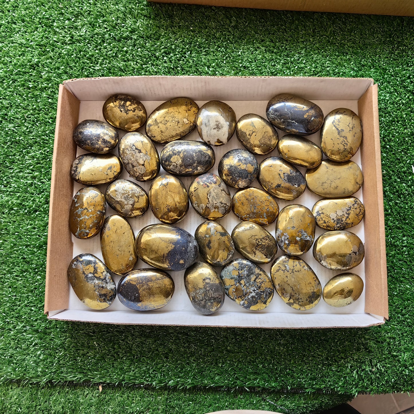 35 pc chalcopyrite with covellite palms