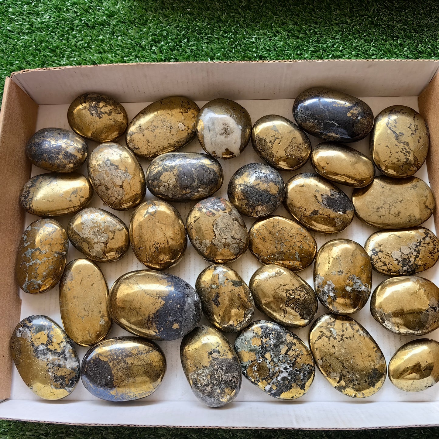 35 pc chalcopyrite with covellite palms