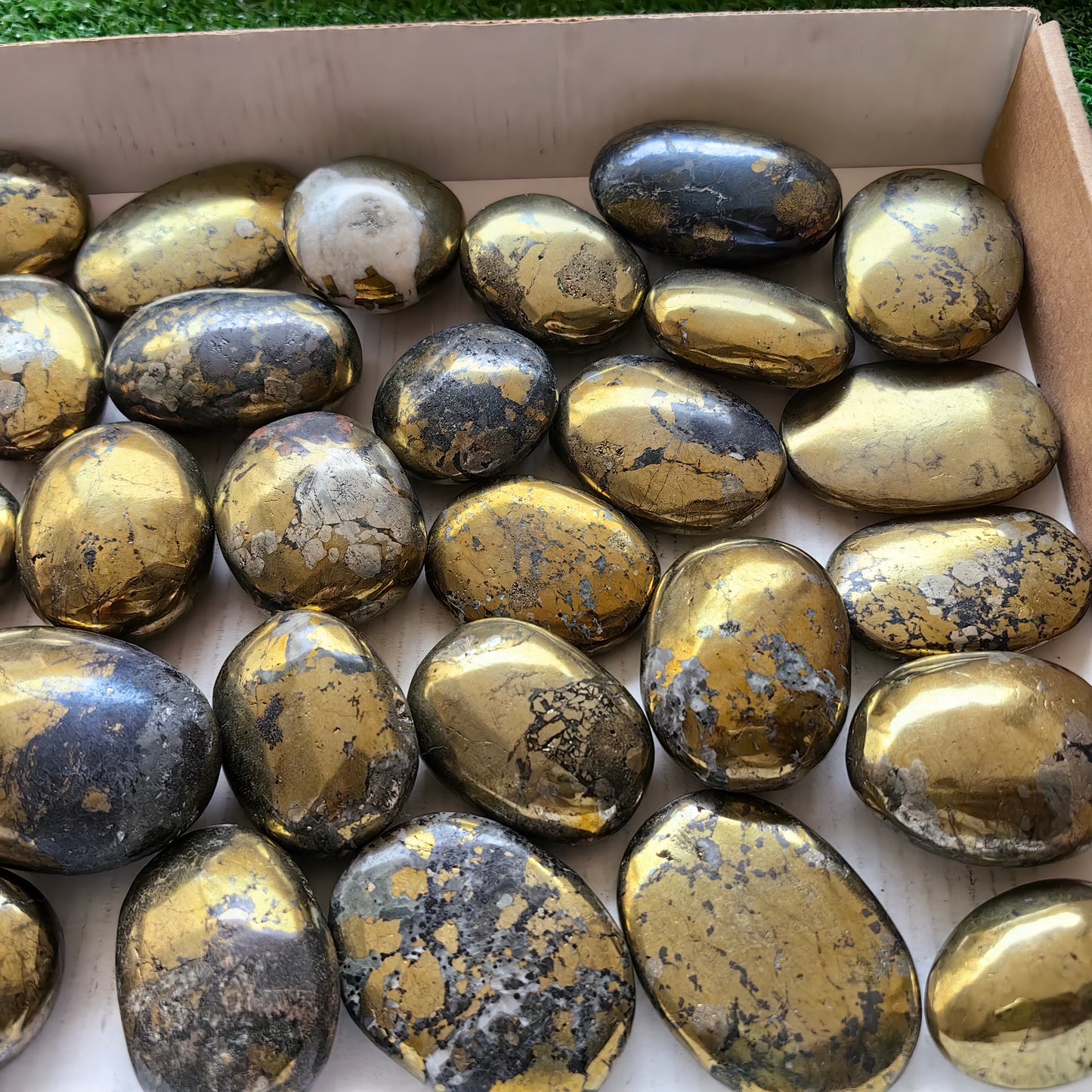 35 pc chalcopyrite with covellite palms