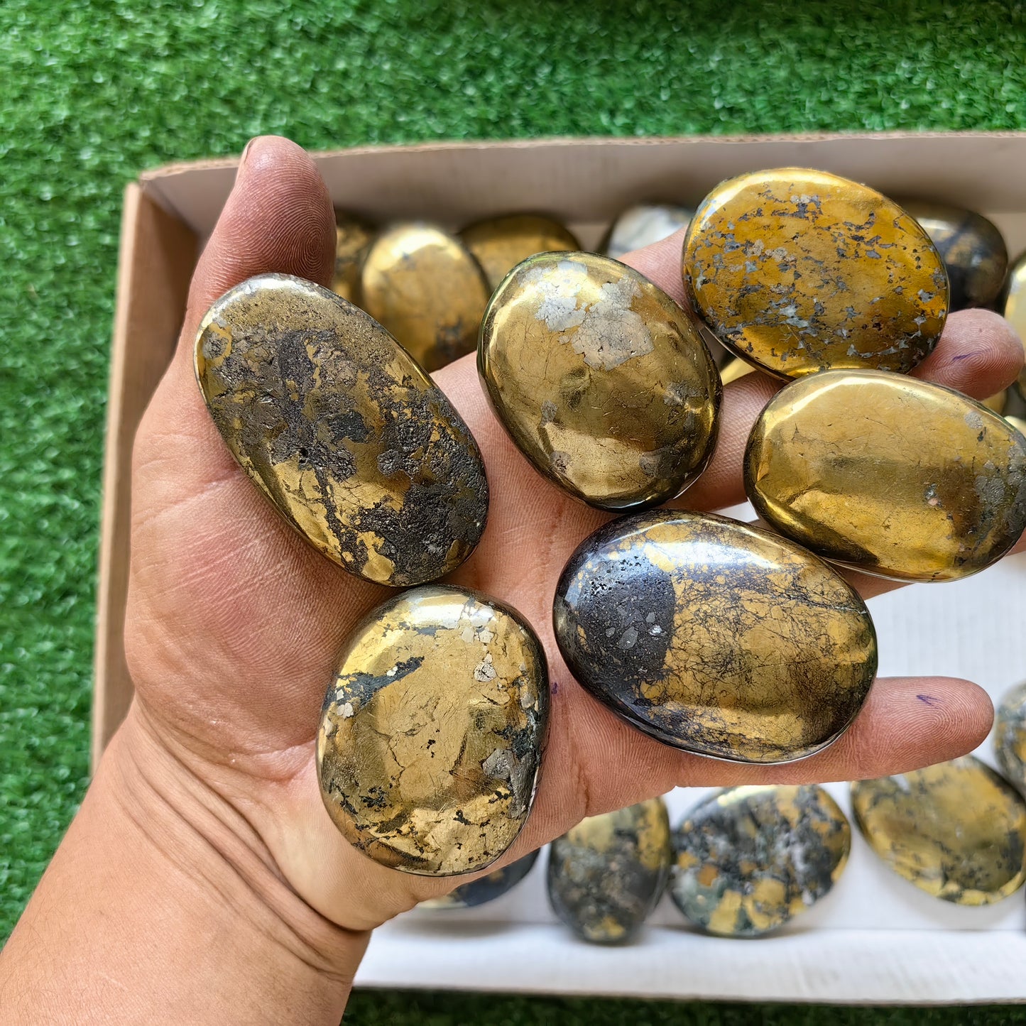 35 pc chalcopyrite with covellite palms