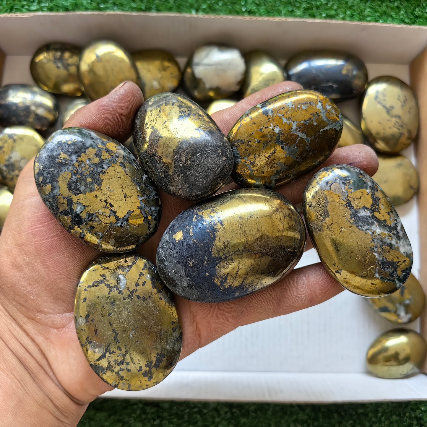 35 pc chalcopyrite with covellite palms