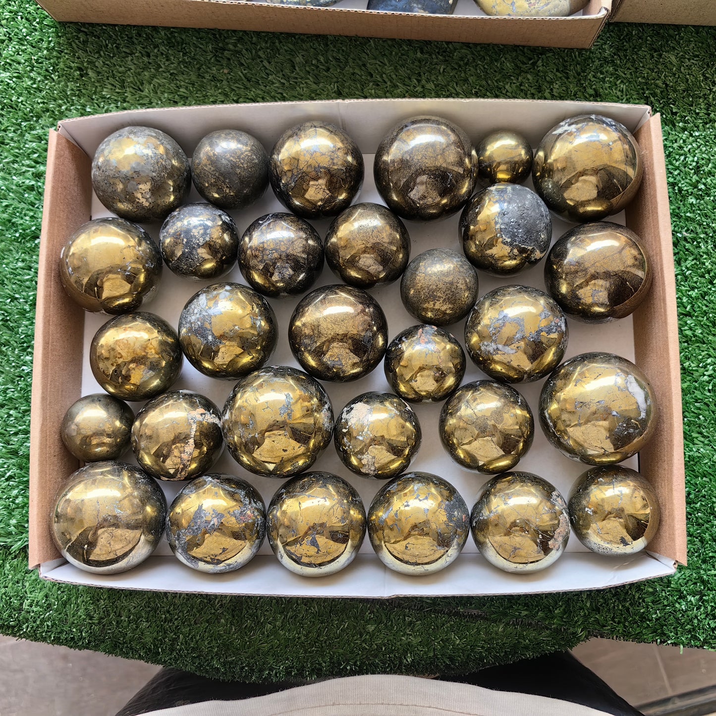 30 pc chalcopyrite with covellite spheres