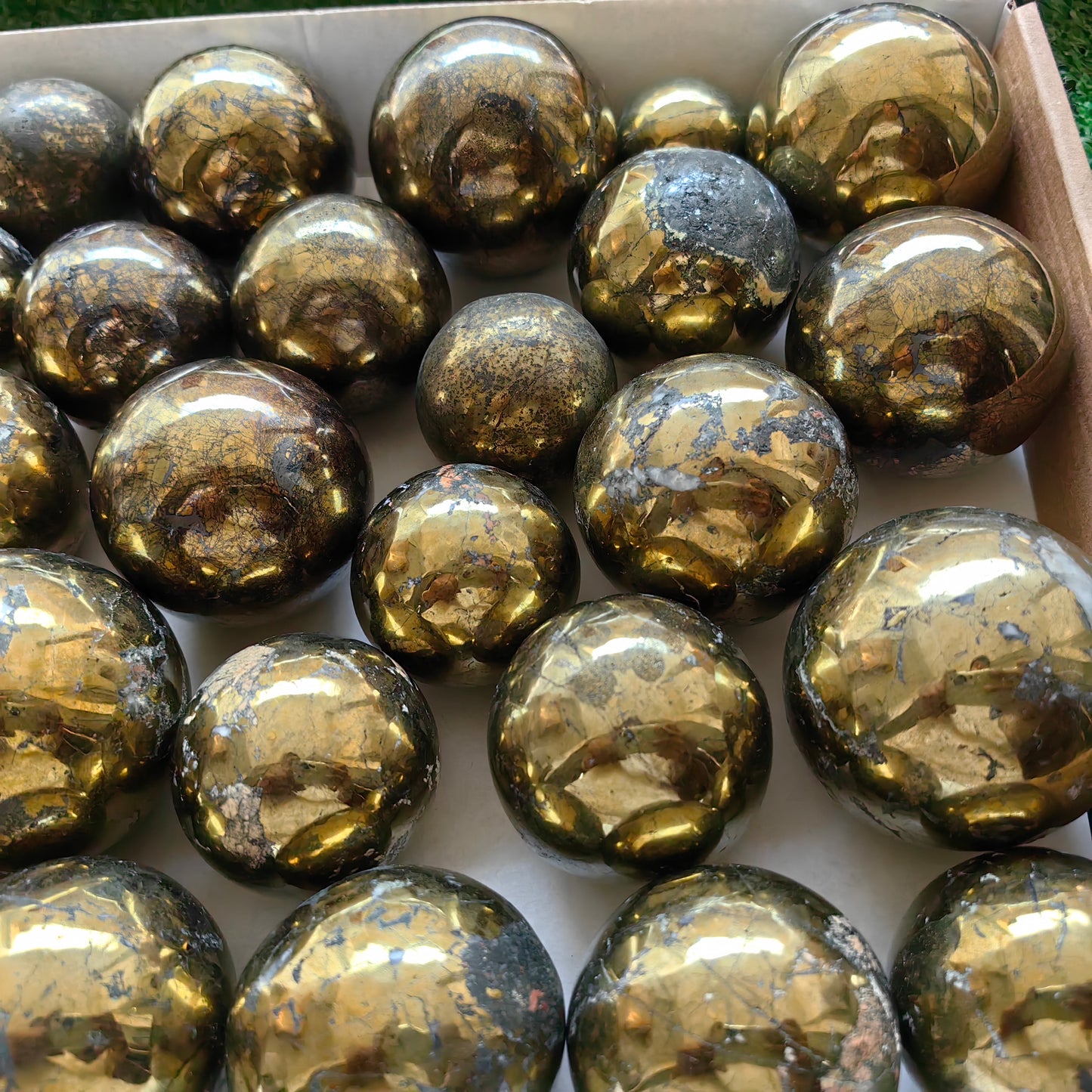 30 pc chalcopyrite with covellite spheres