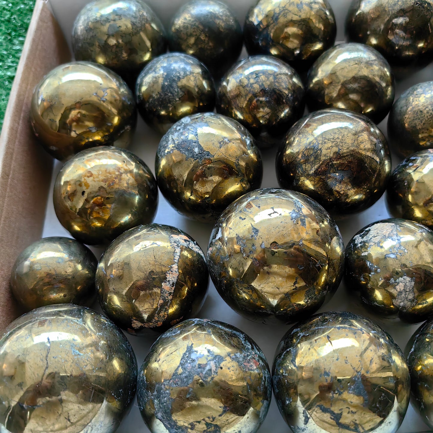 30 pc chalcopyrite with covellite spheres