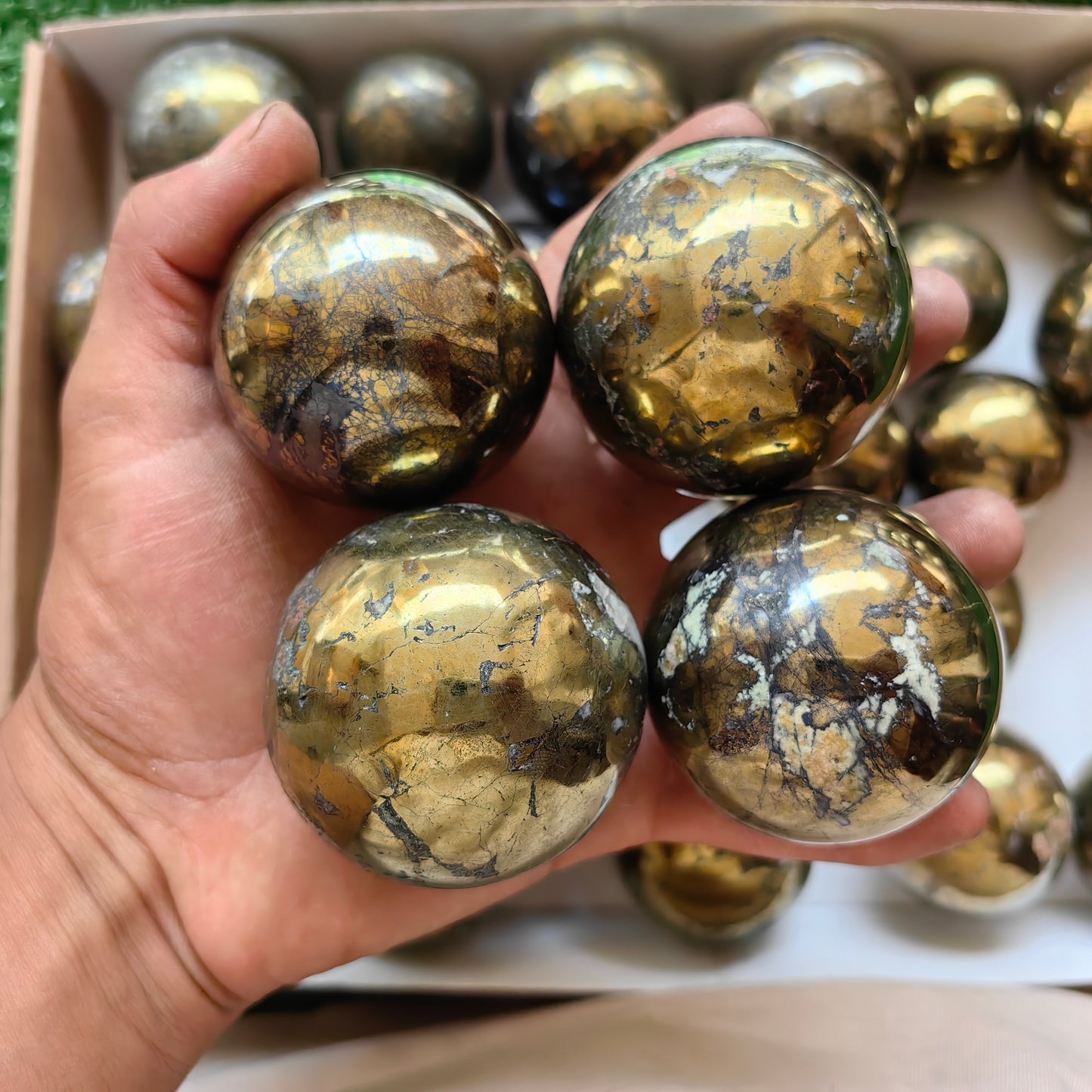 30 pc chalcopyrite with covellite spheres