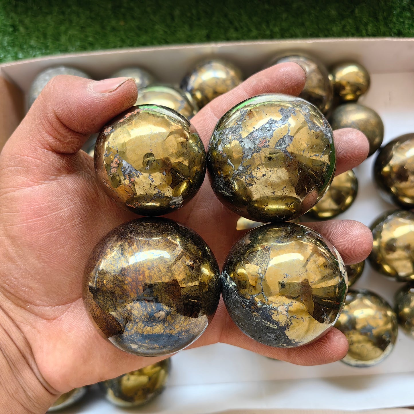30 pc chalcopyrite with covellite spheres