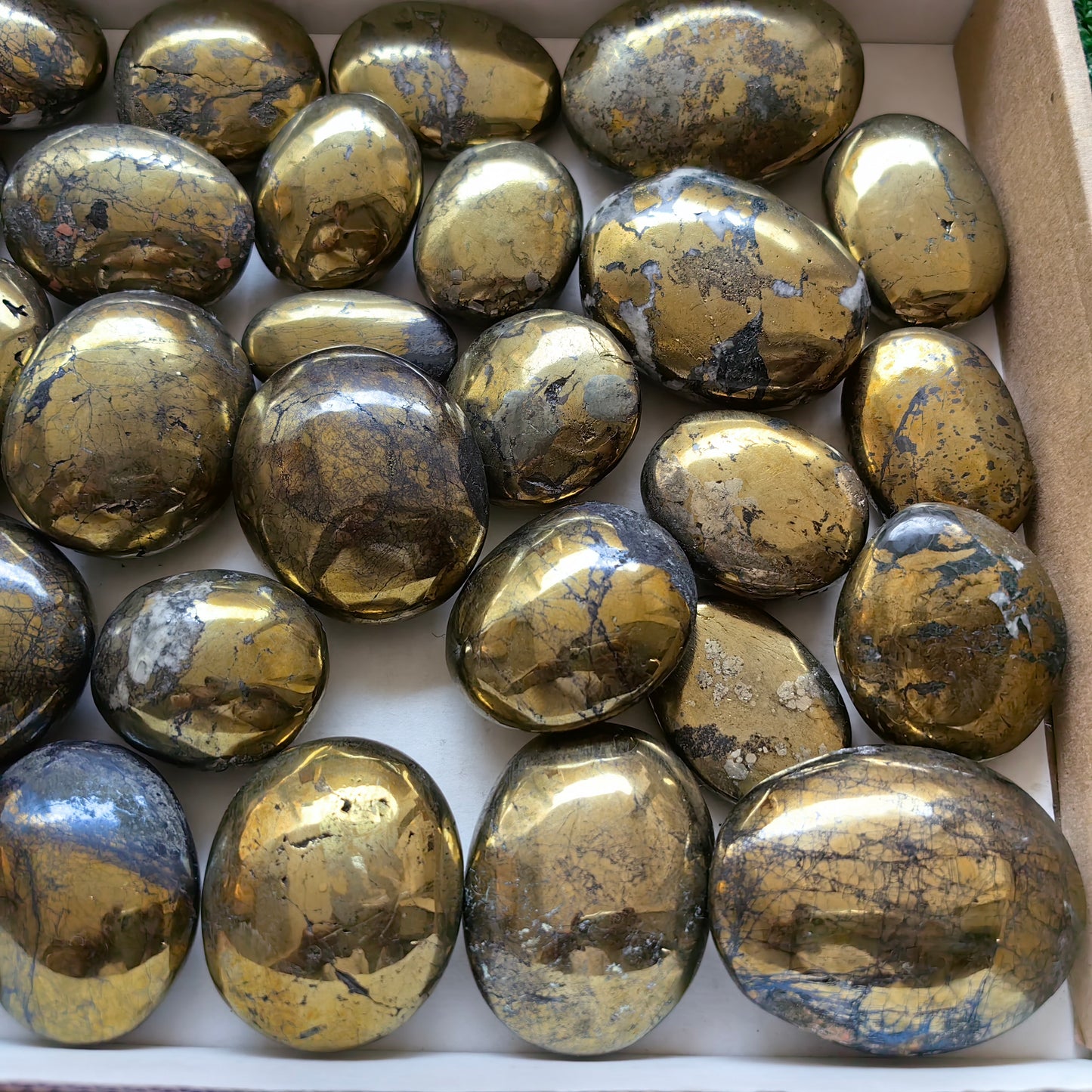 32 pc chalcopyrite with covellite palms