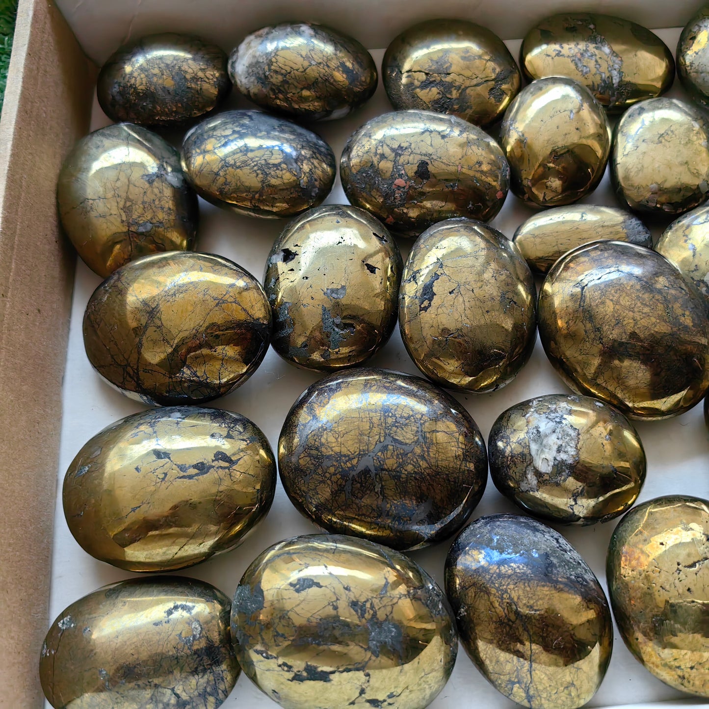 32 pc chalcopyrite with covellite palms