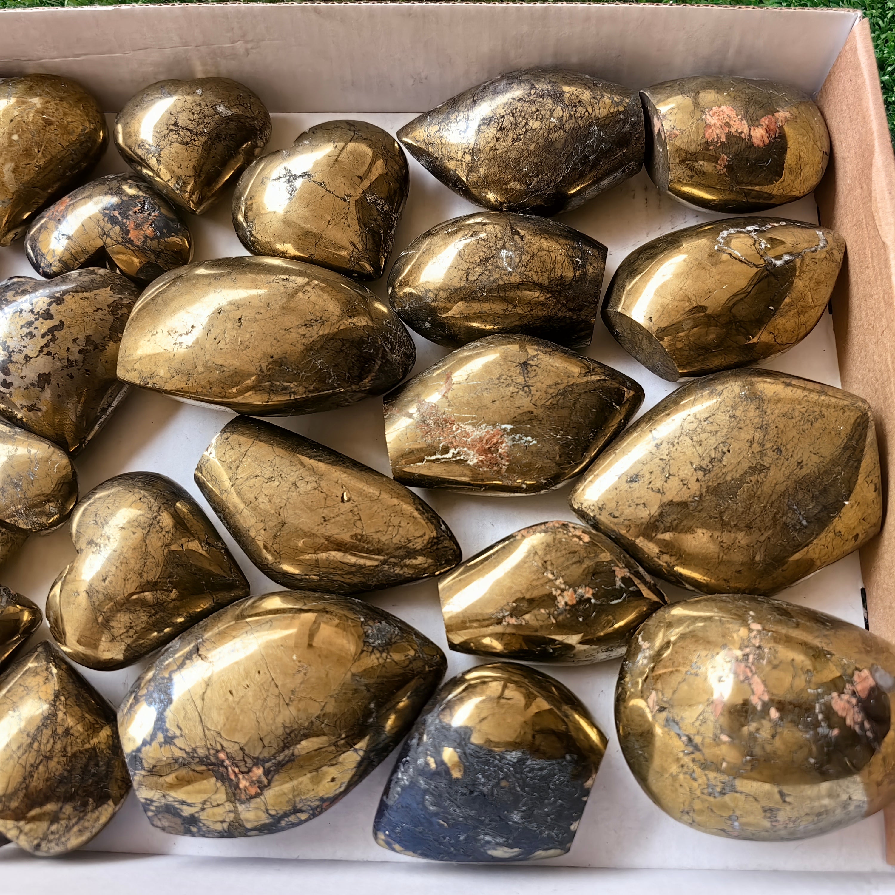 25 pc chalcopyrite with covellite hearts & free forms