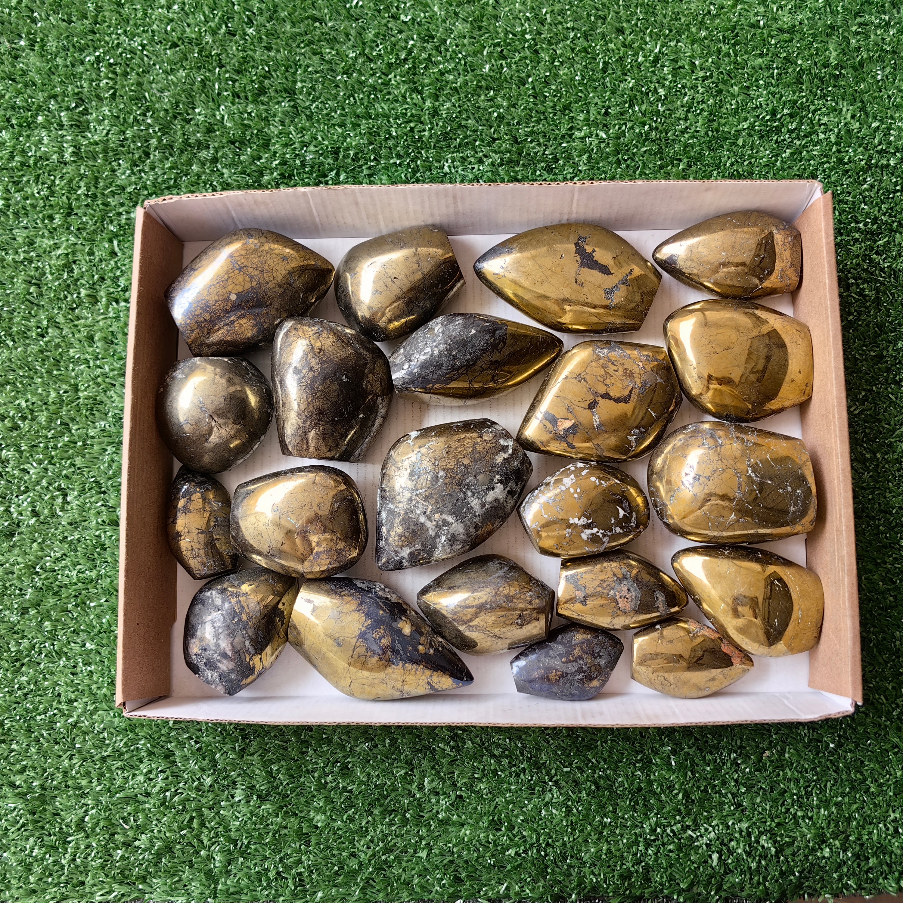 21 pc chalcopyrite with covellite free forms