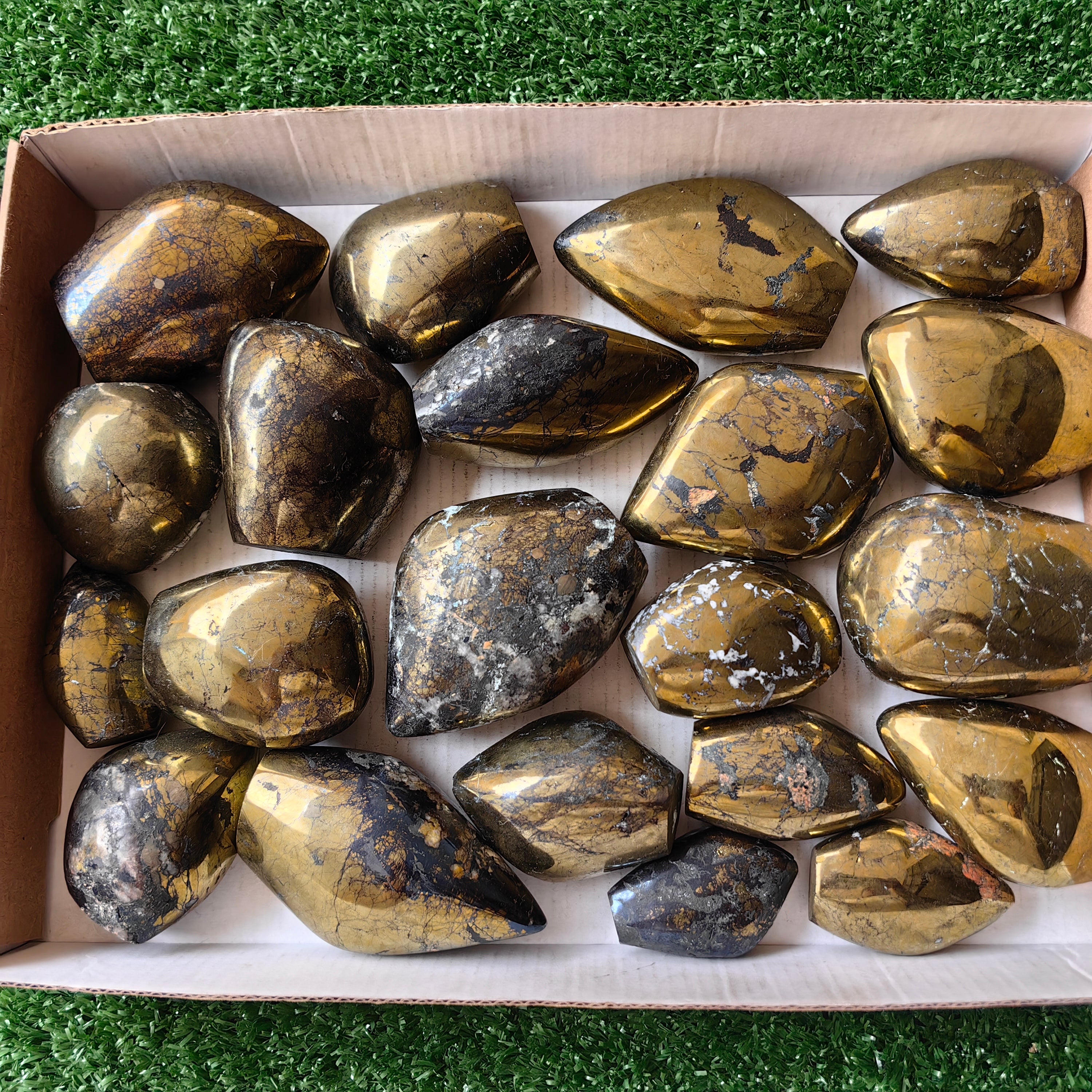 21 pc chalcopyrite with covellite free forms