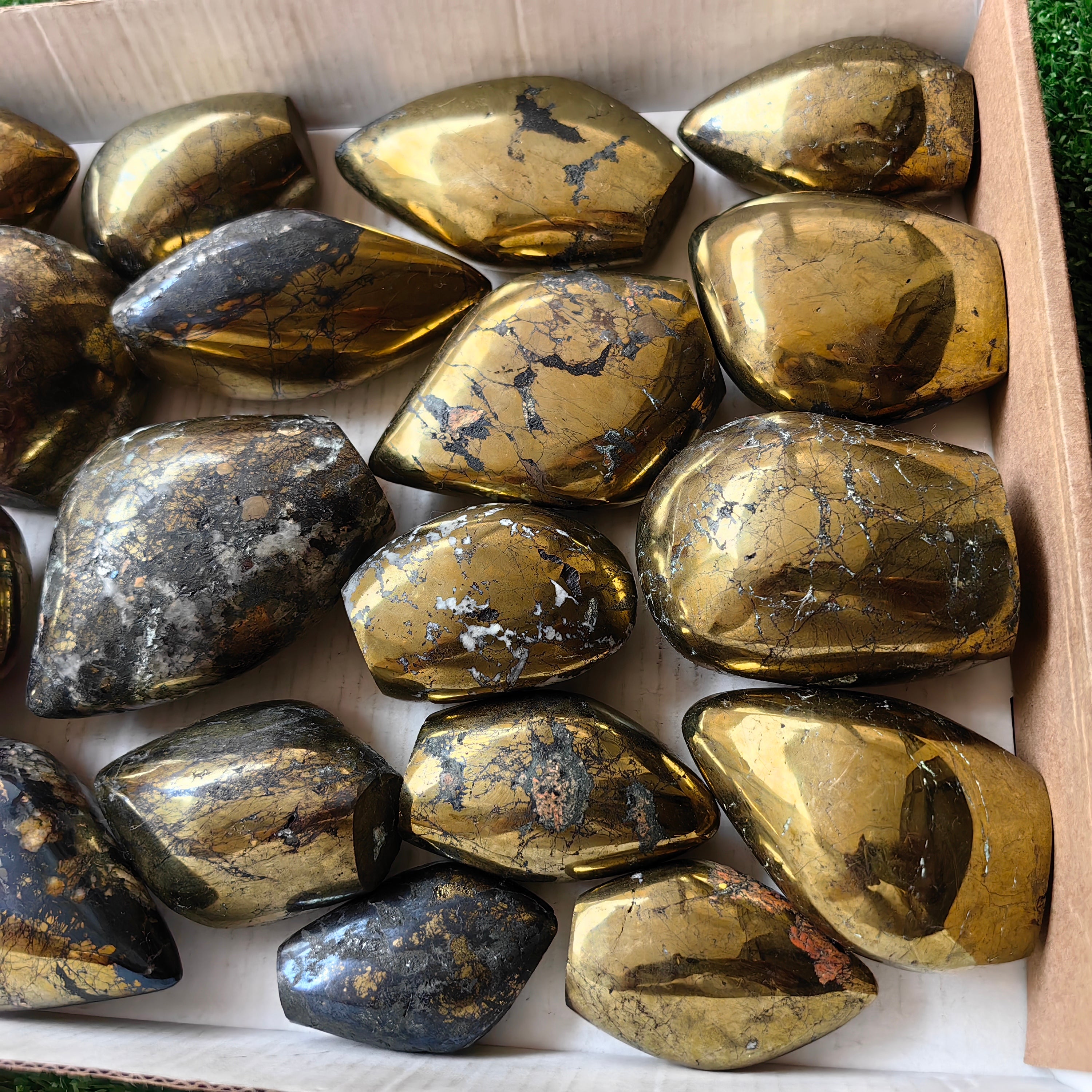 21 pc chalcopyrite with covellite free forms