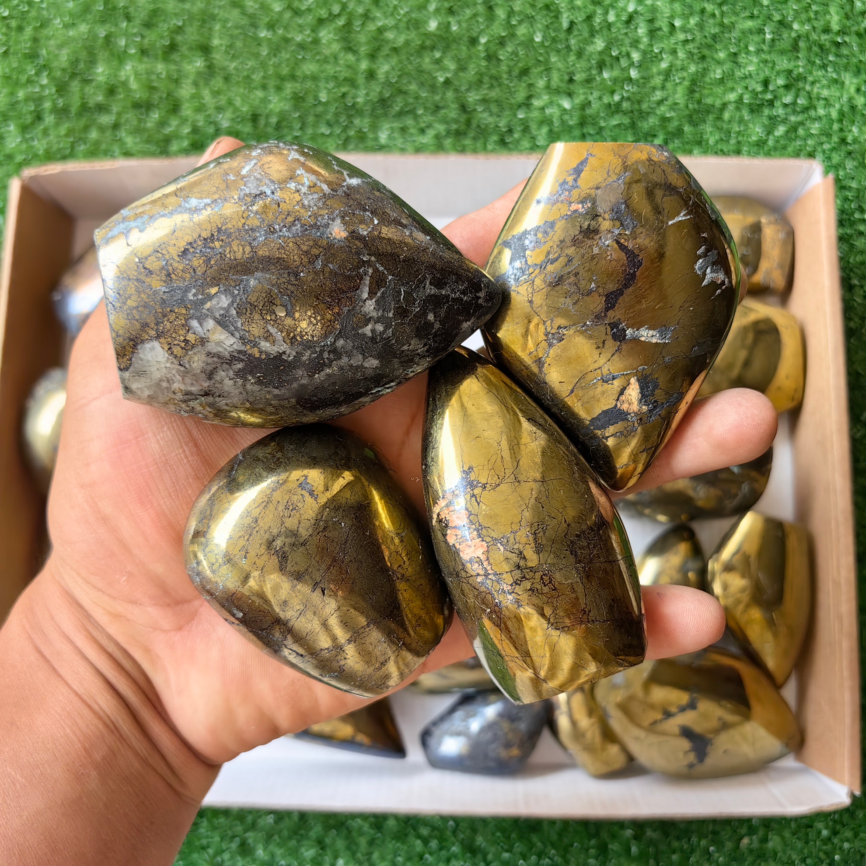 21 pc chalcopyrite with covellite free forms