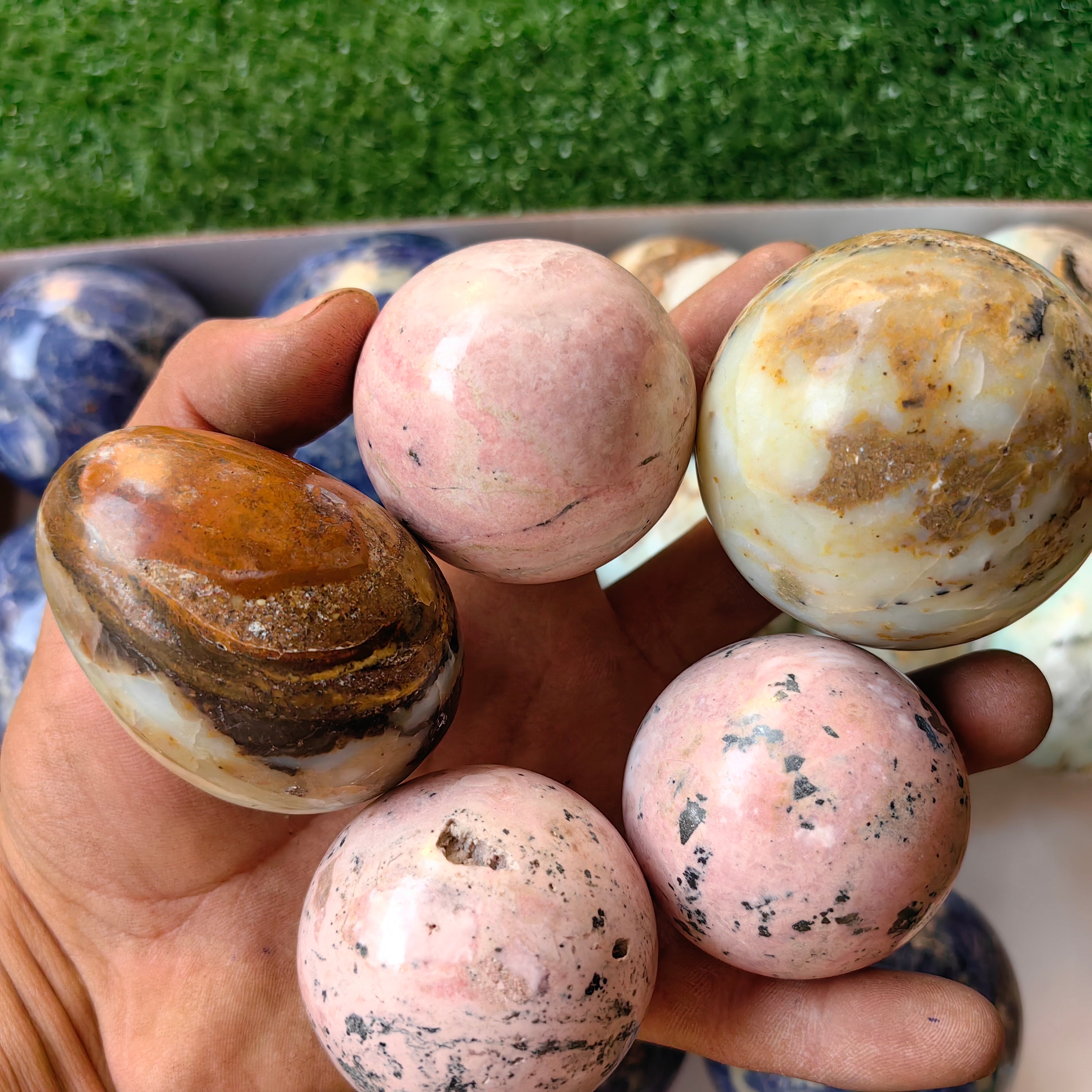 17 pc mixted spheres sodalite, rhodonite & blue opal