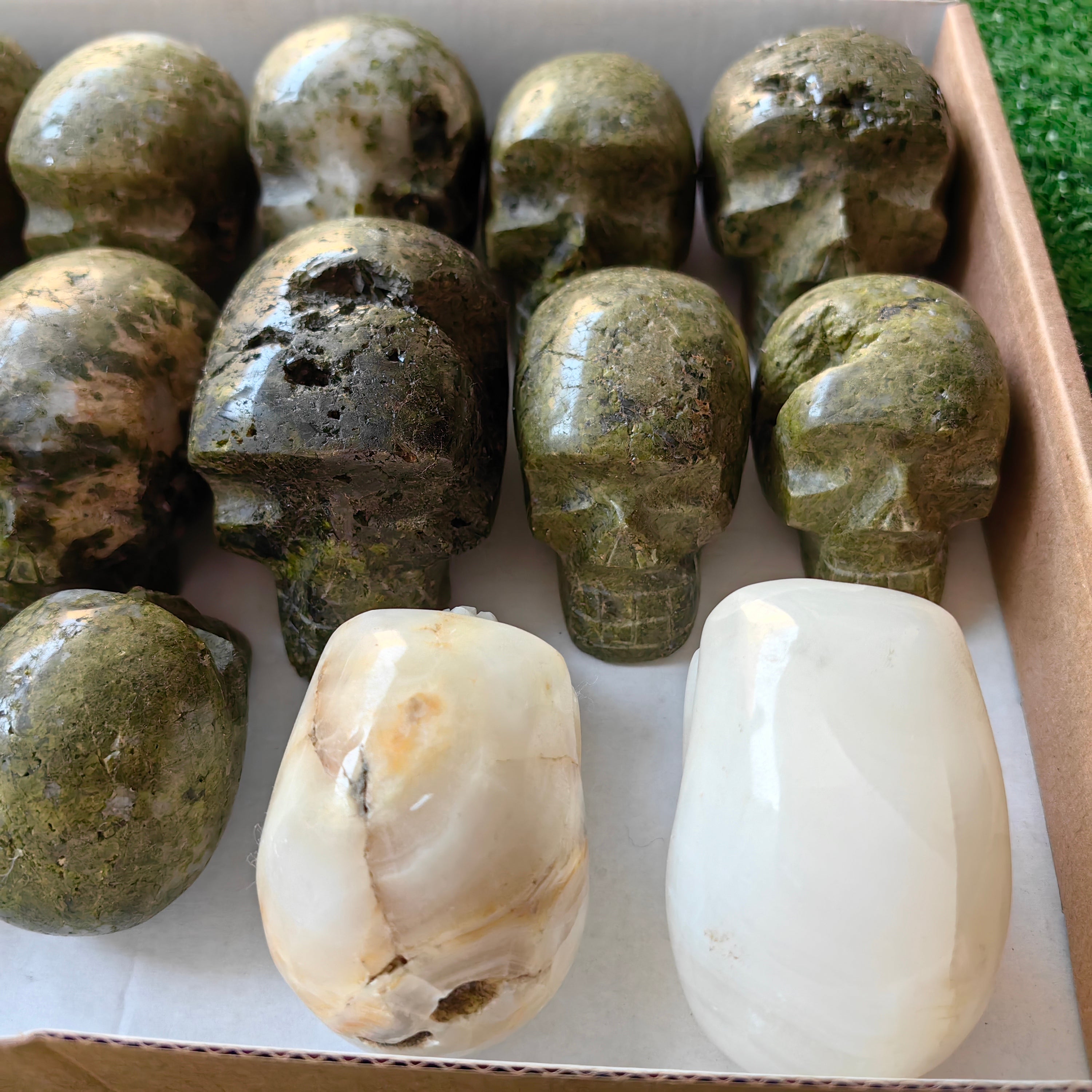 17 pc mixted skulls epidote & white onix