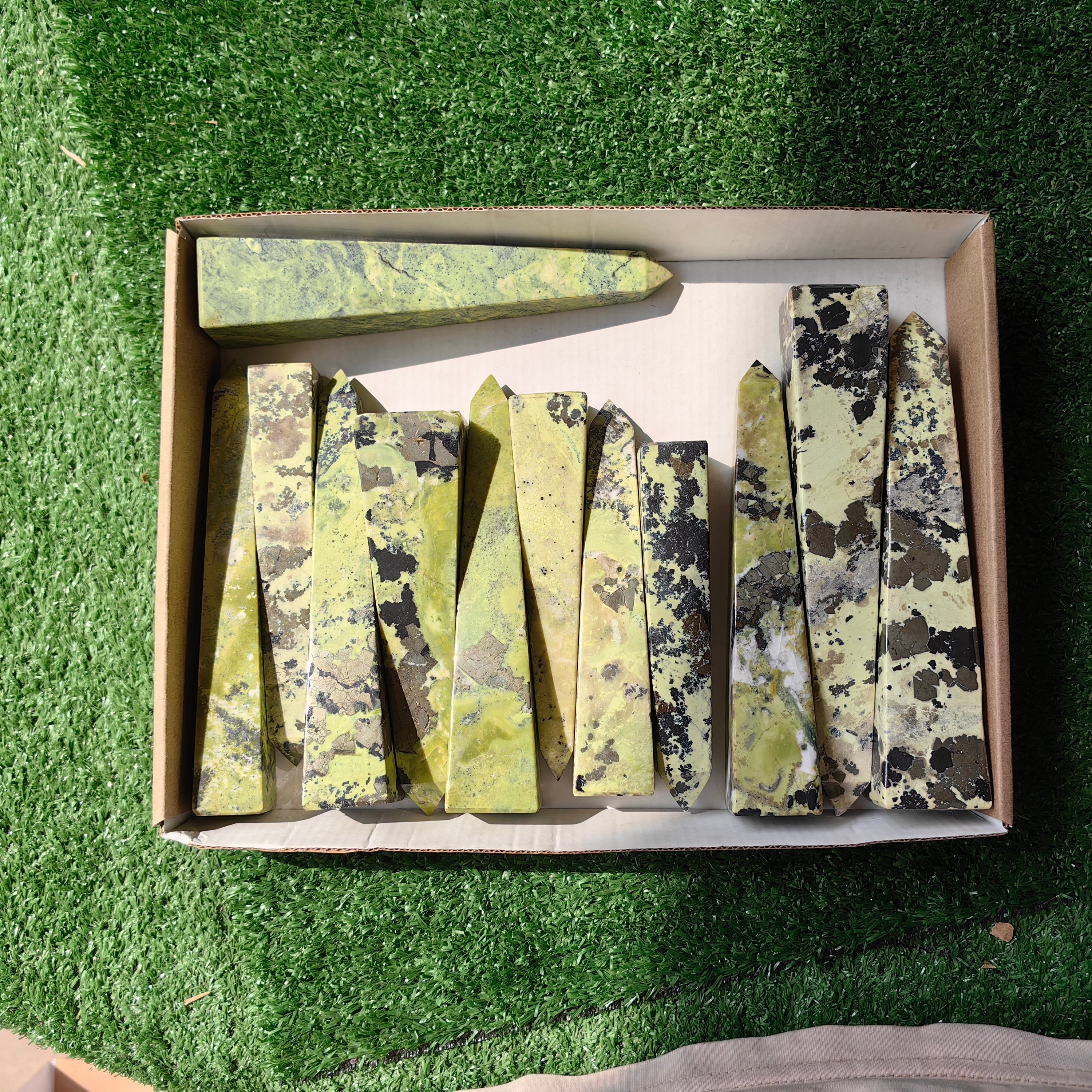 12 pc green serpentine towers