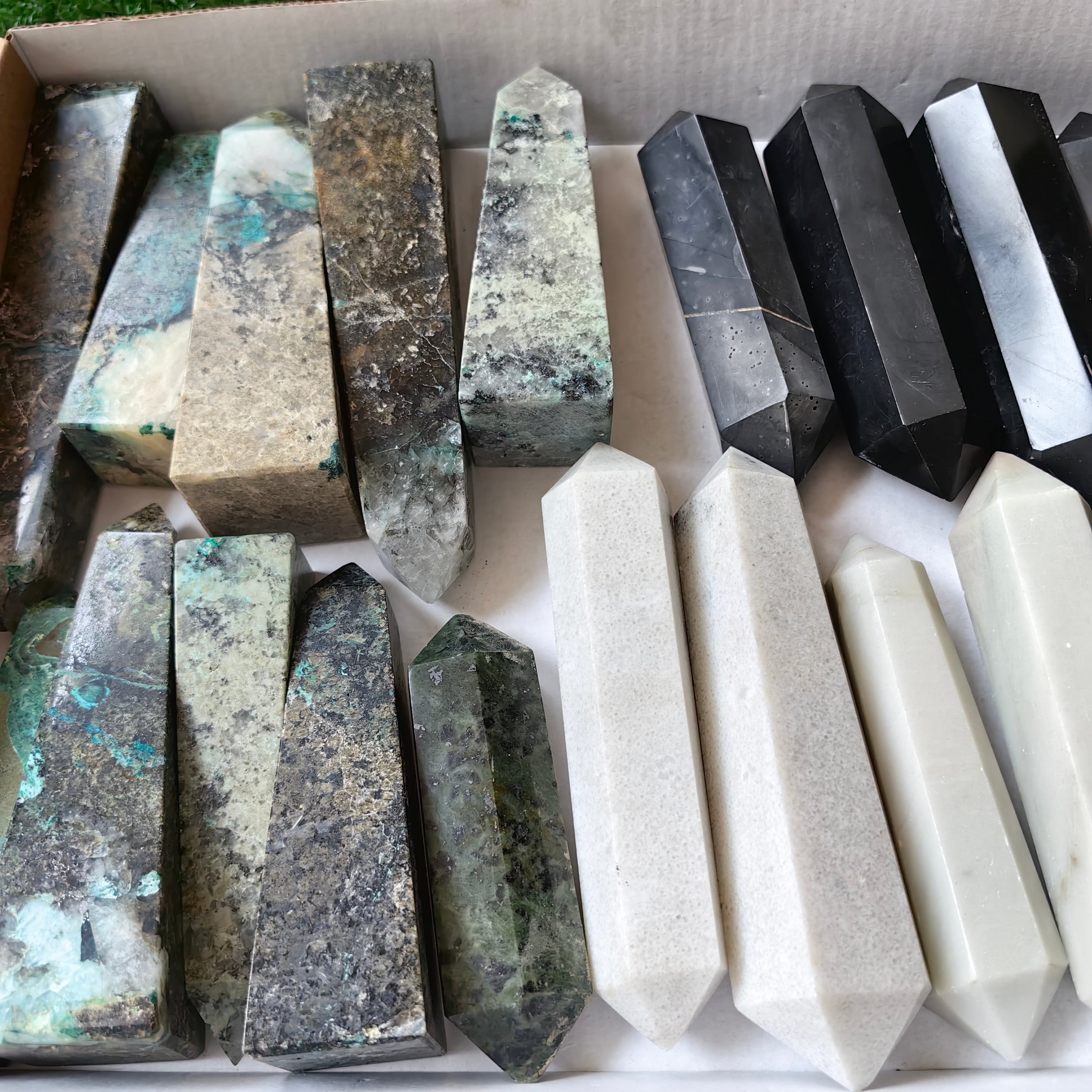 21 pc white onix, black onix & chrysocolla quartz towers