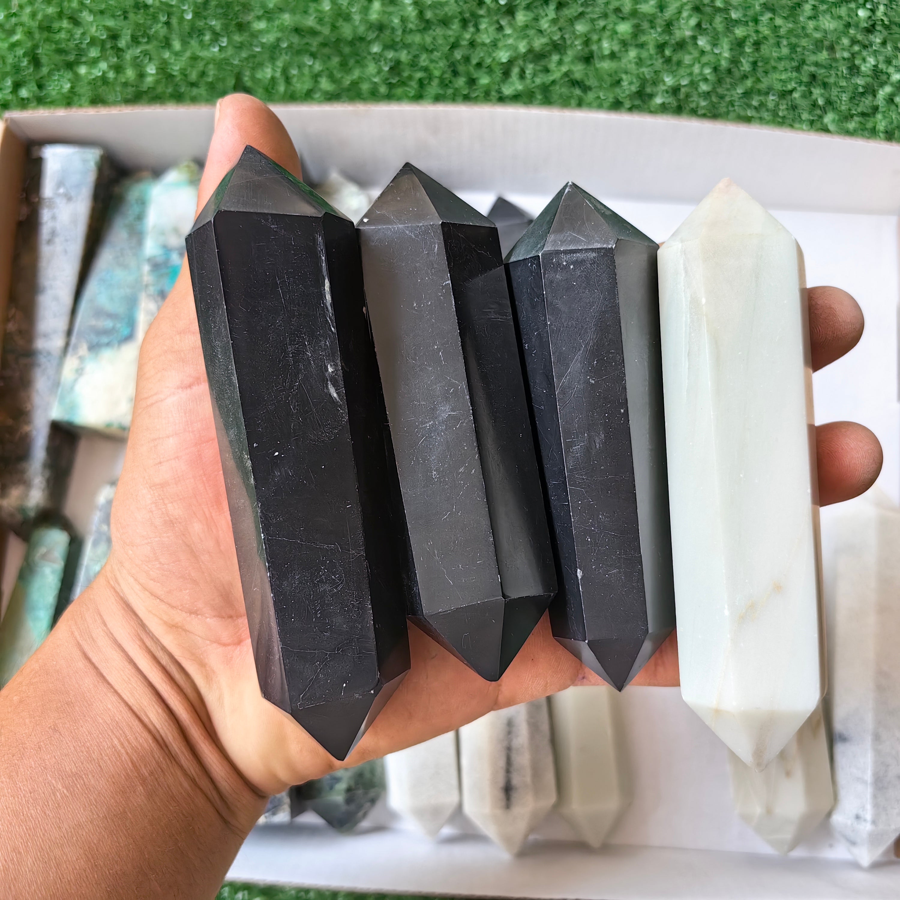 21 pc white onix, black onix & chrysocolla quartz towers