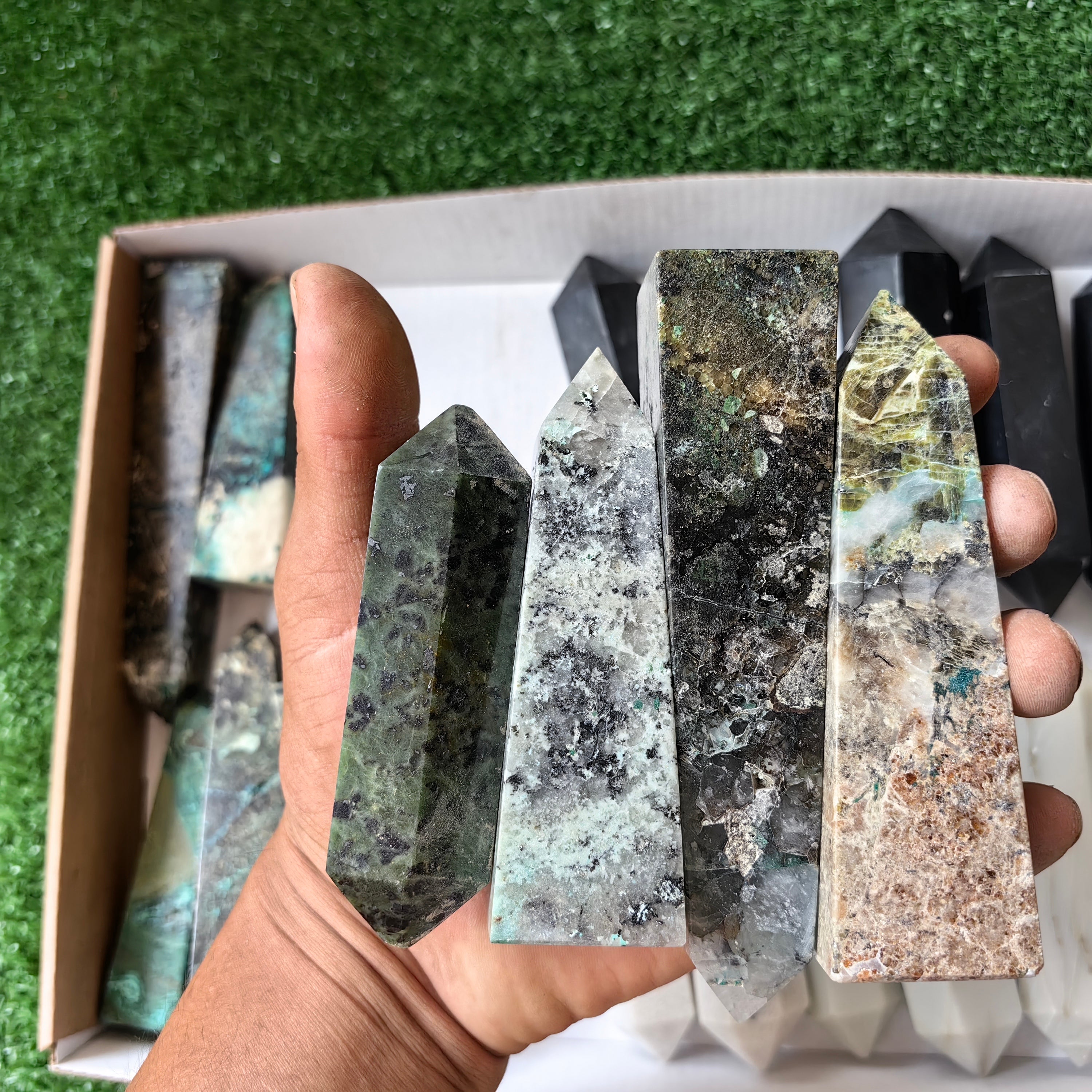 21 pc white onix, black onix & chrysocolla quartz towers