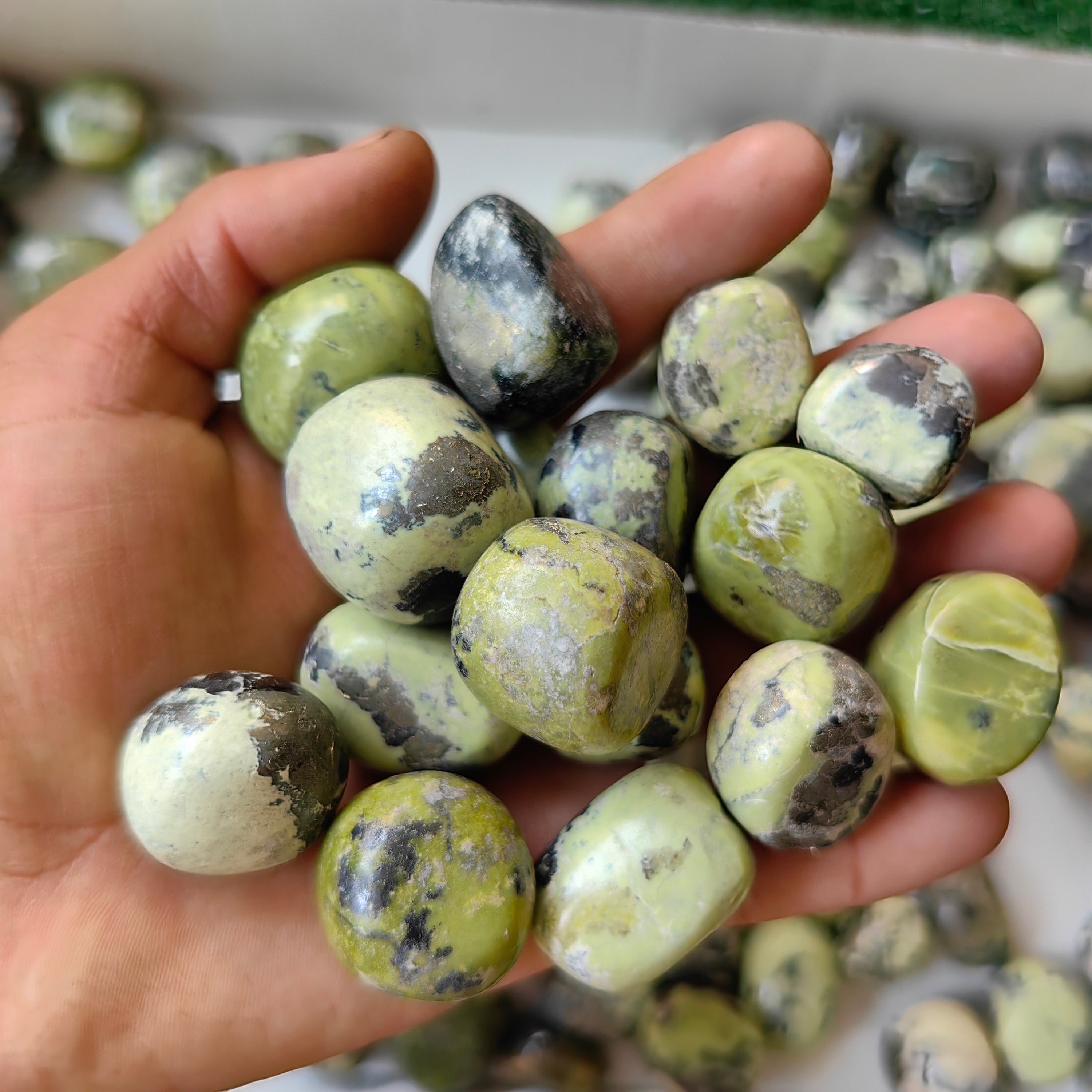 2 kg tumbled green serpentine