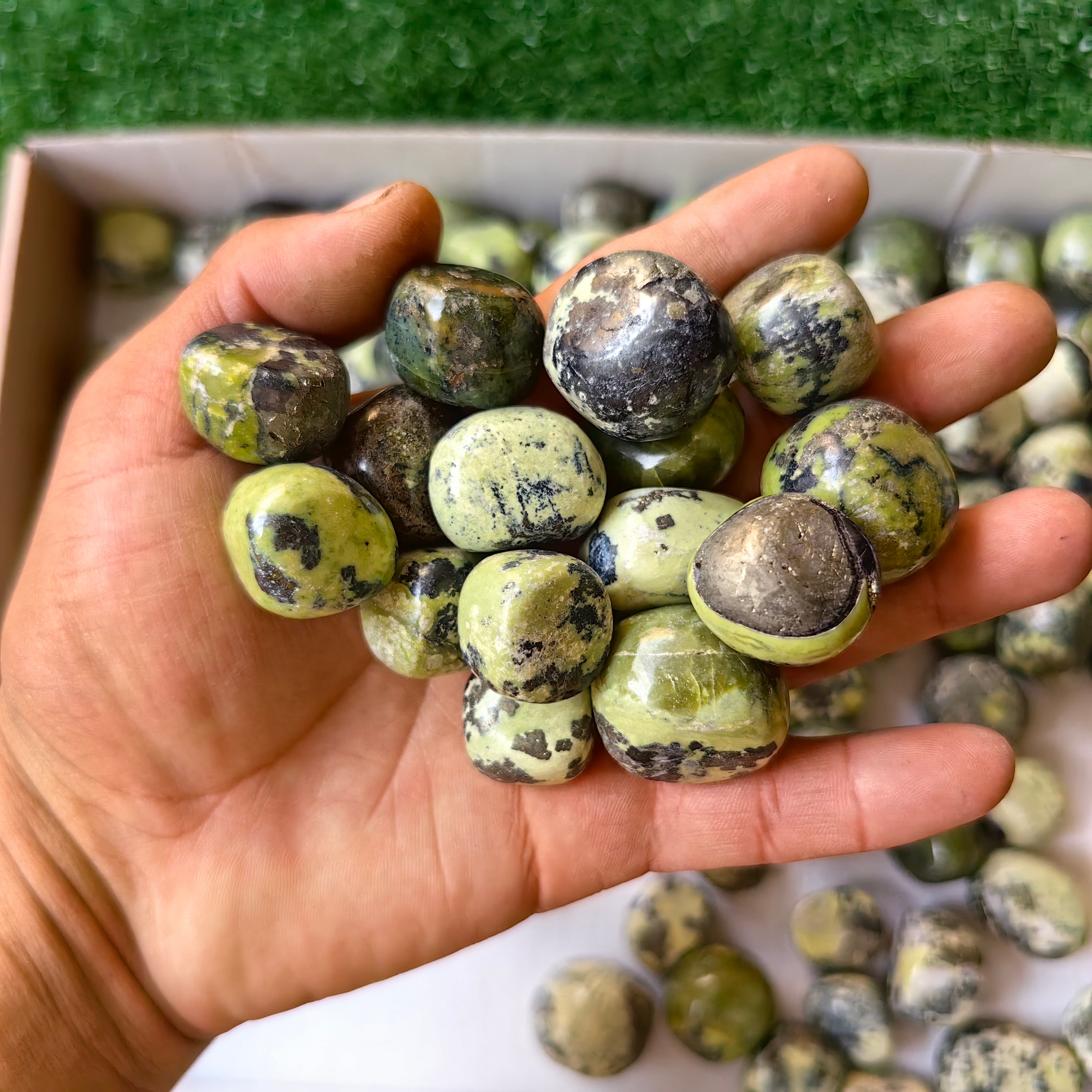 2 kg tumbled green serpentine