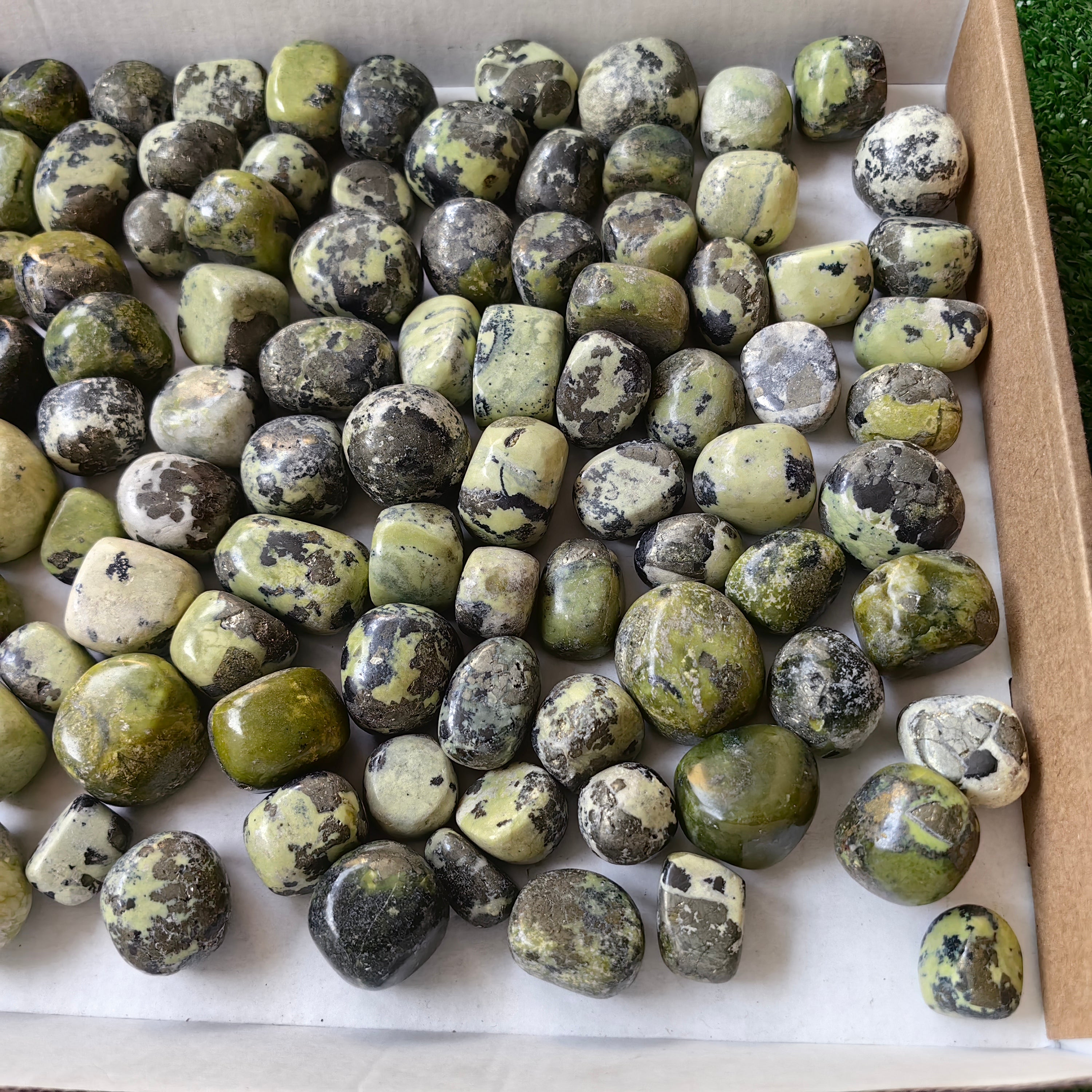 2 kg tumbled green serpentine