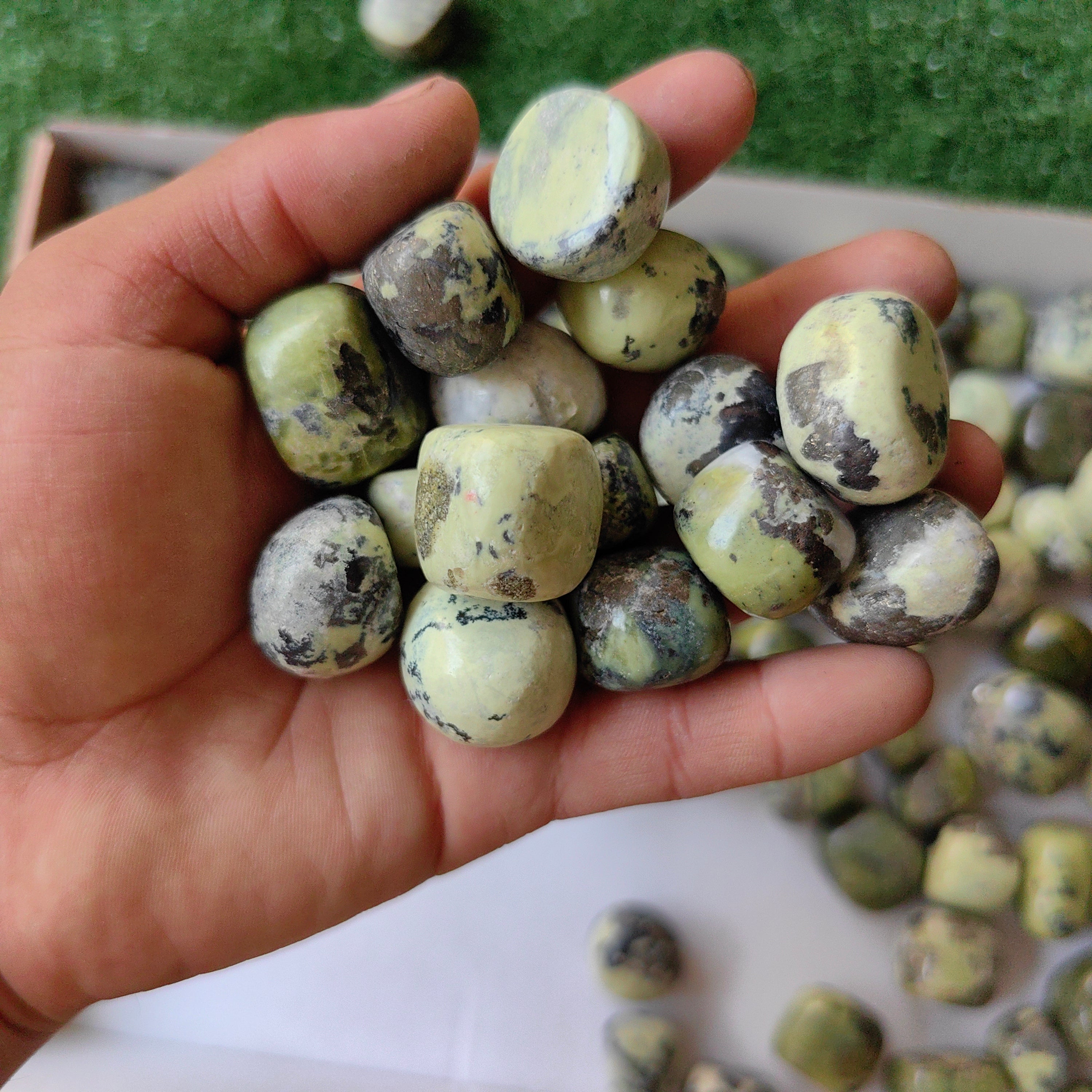 2 kg tumbled green serpentine