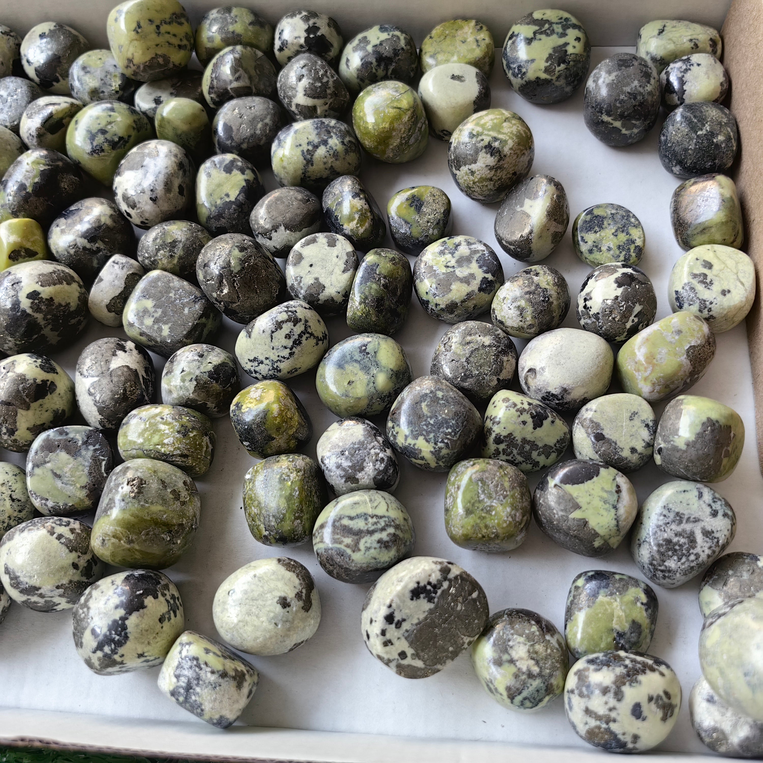 2 kg tumbled green serpentine