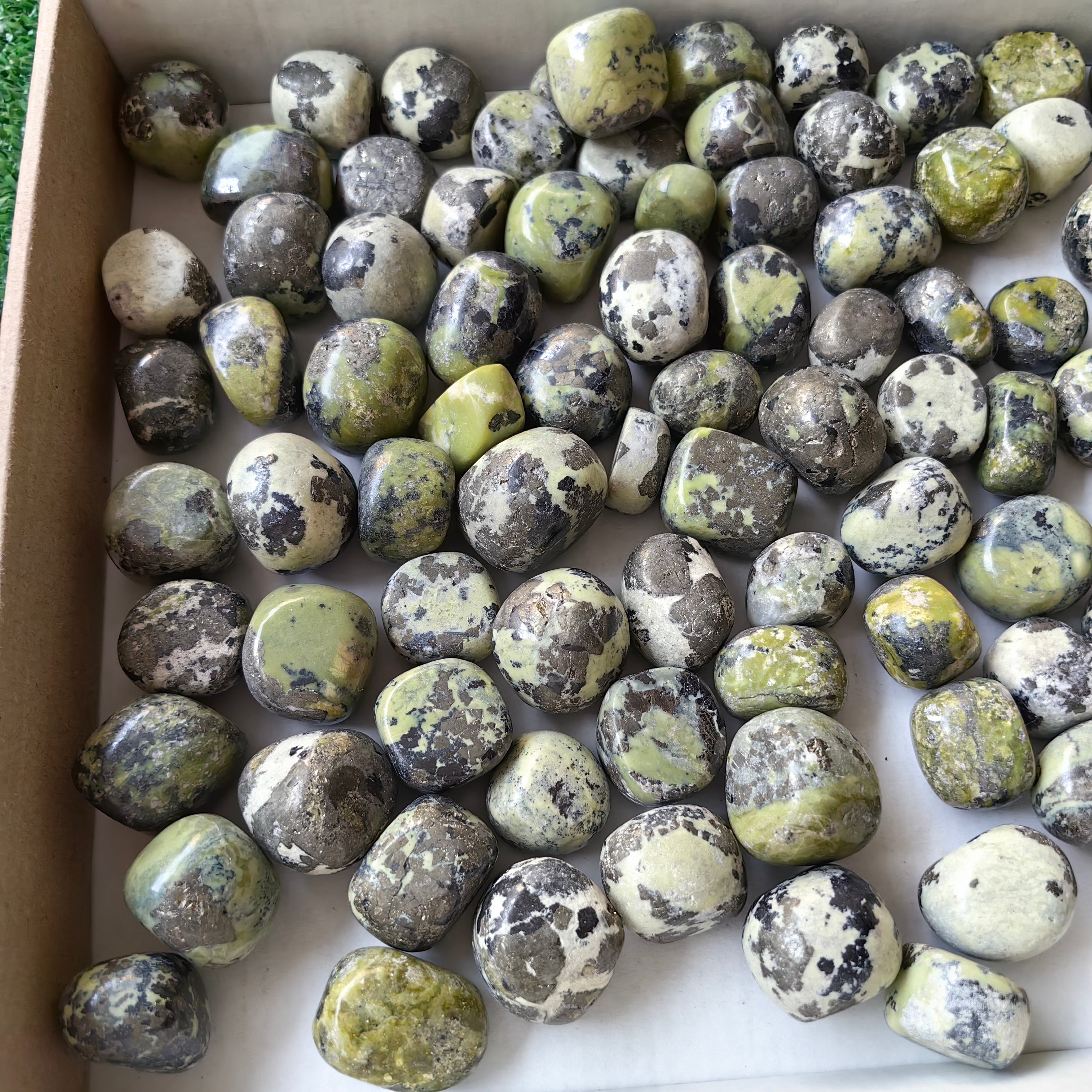 2 kg tumbled green serpentine