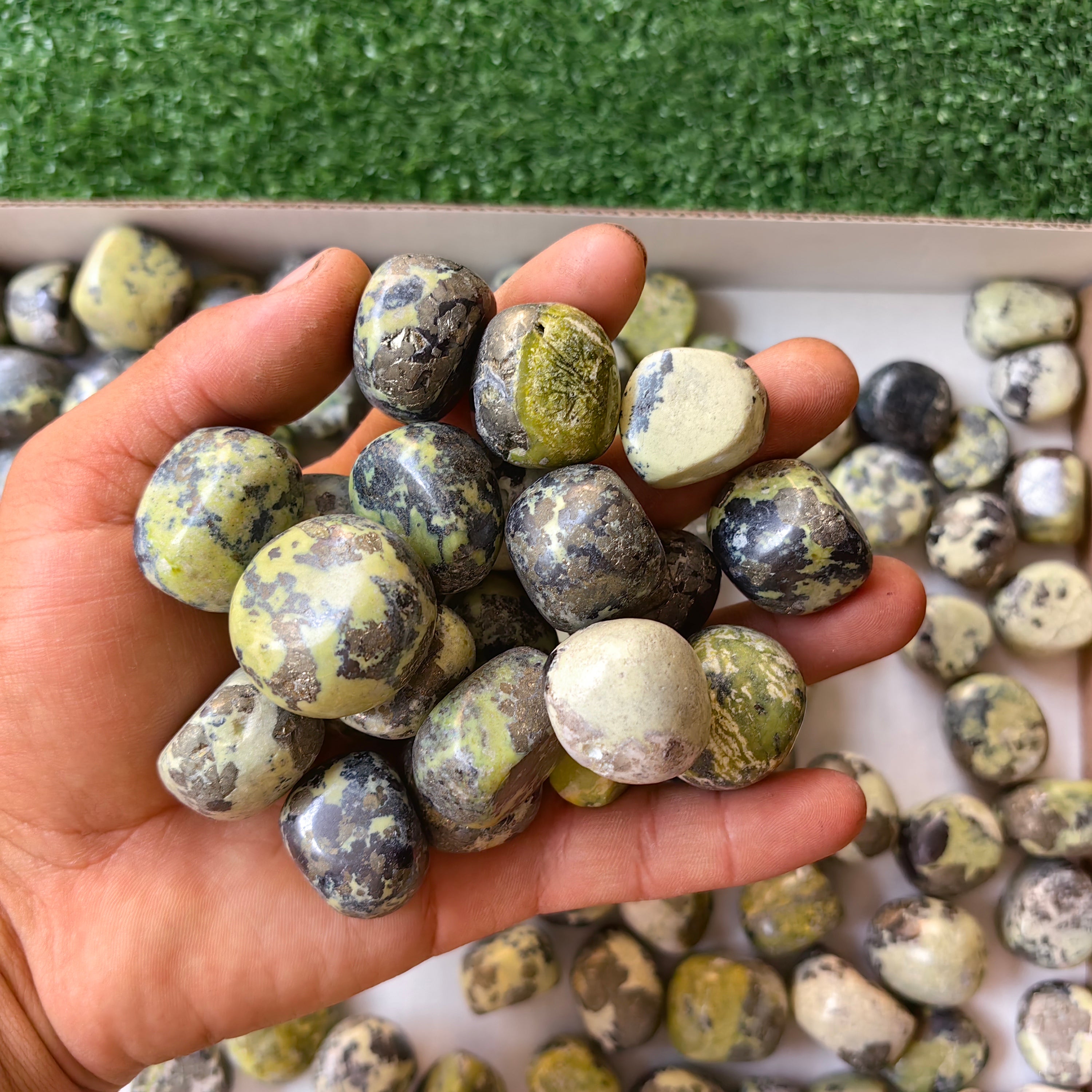 2 kg tumbled green serpentine