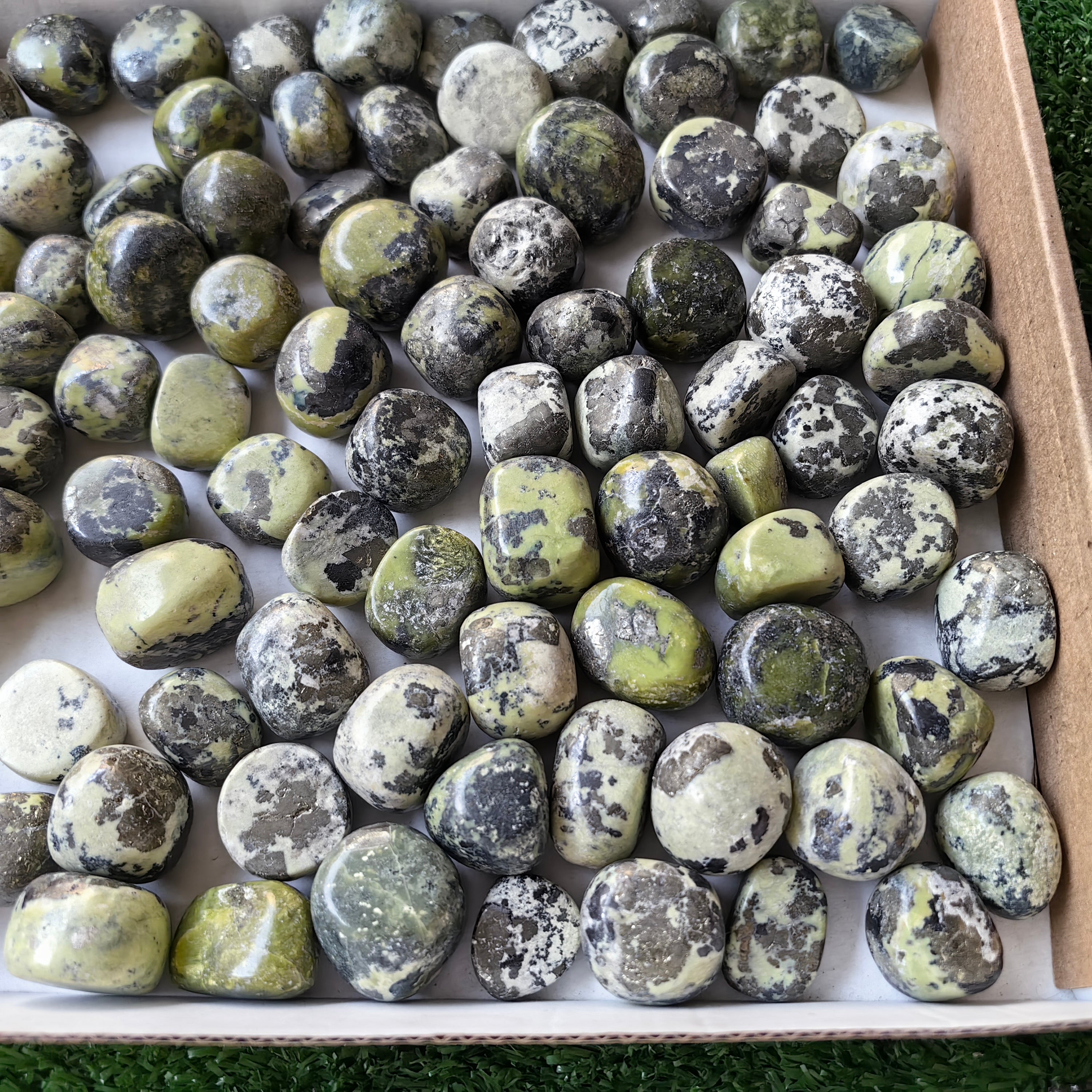 2 kg tumbled green serpentine