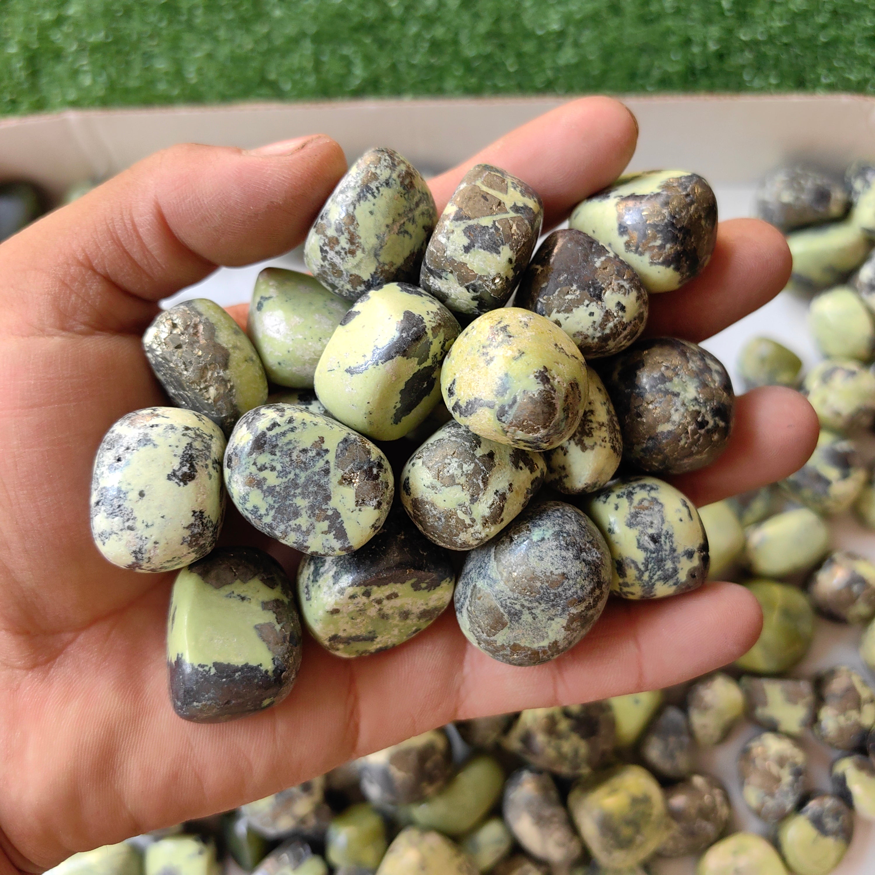 2 kg tumbled green serpentine