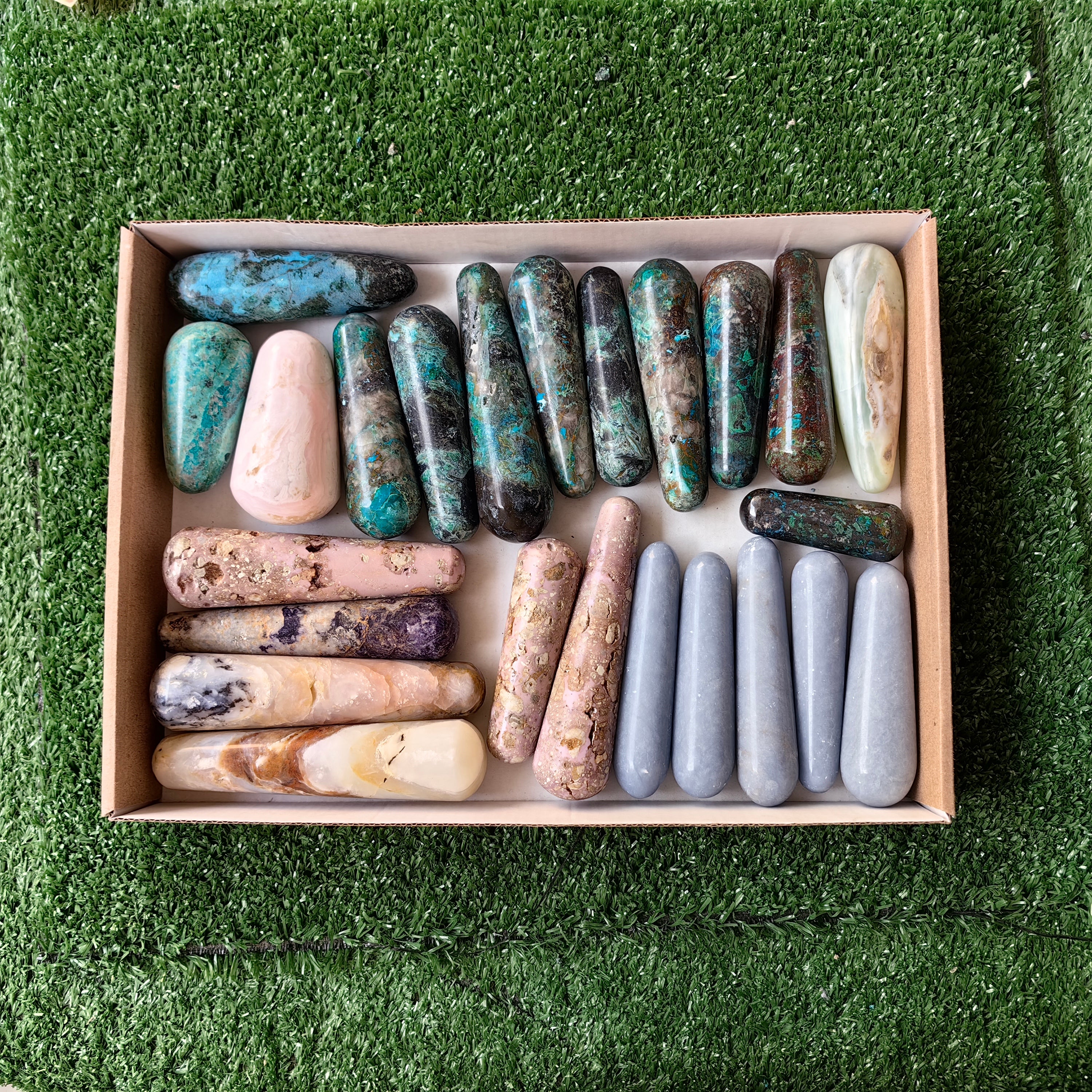 24 pc carving wandsin mixted stones