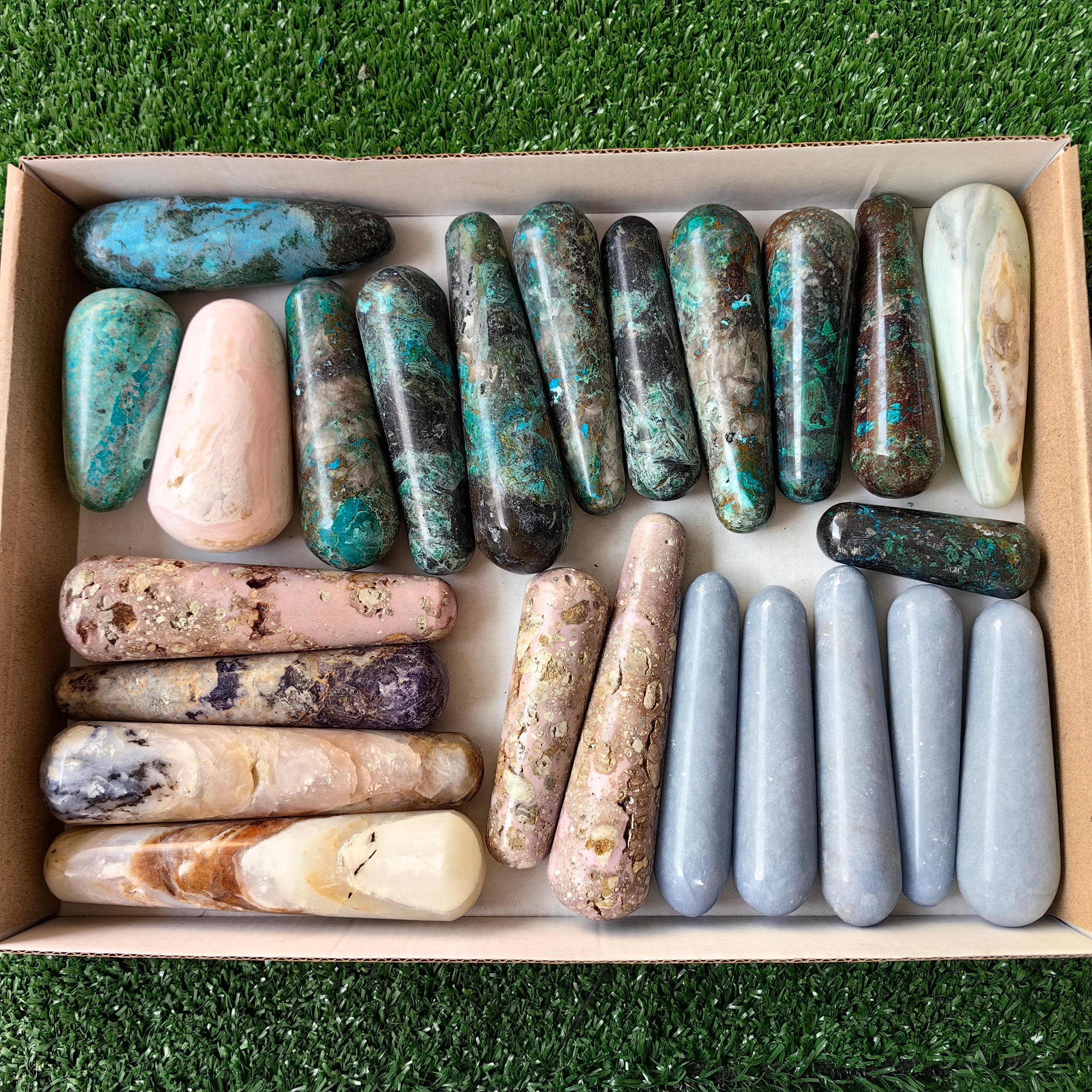 24 pc carving wandsin mixted stones