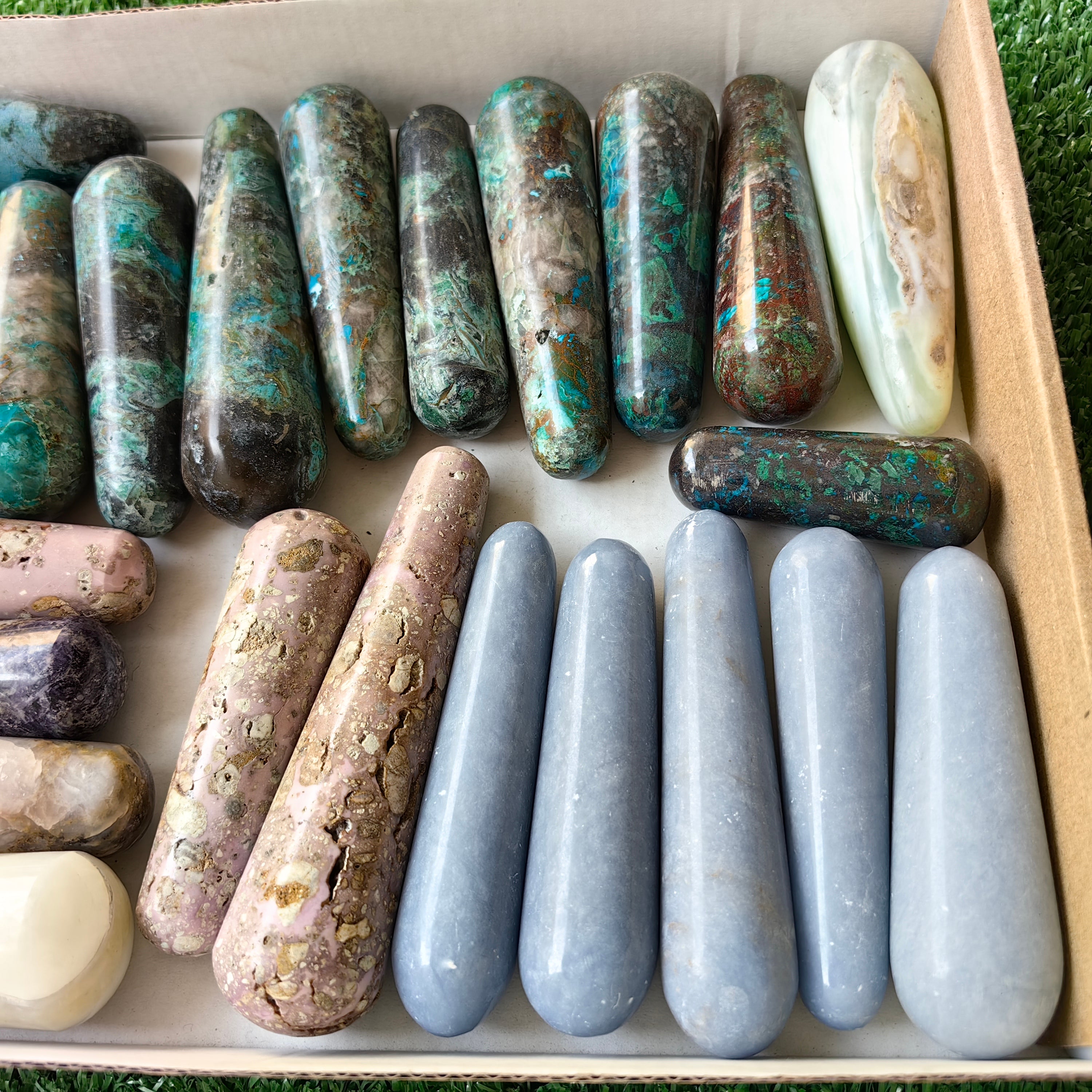 24 pc carving wandsin mixted stones