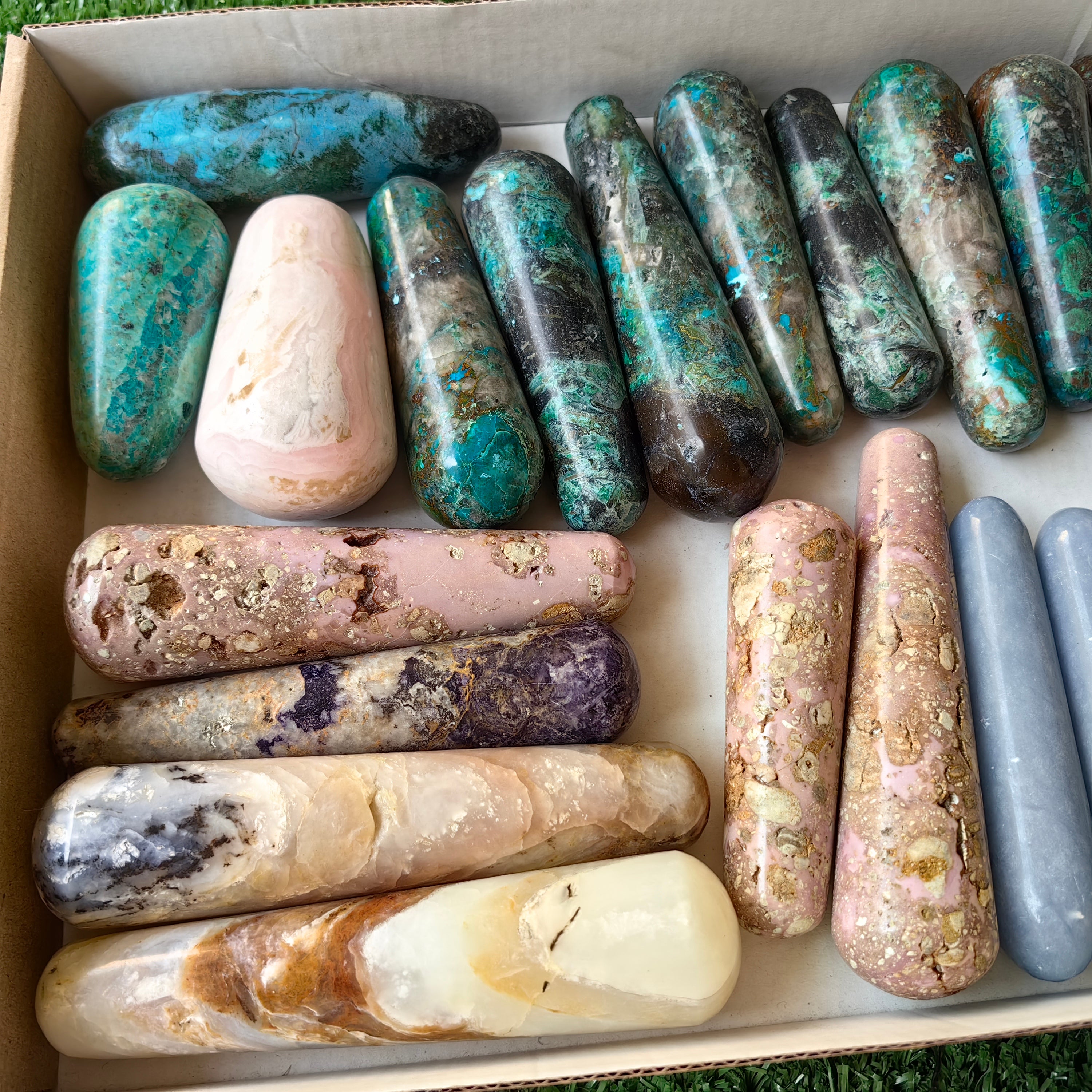 24 pc carving wandsin mixted stones